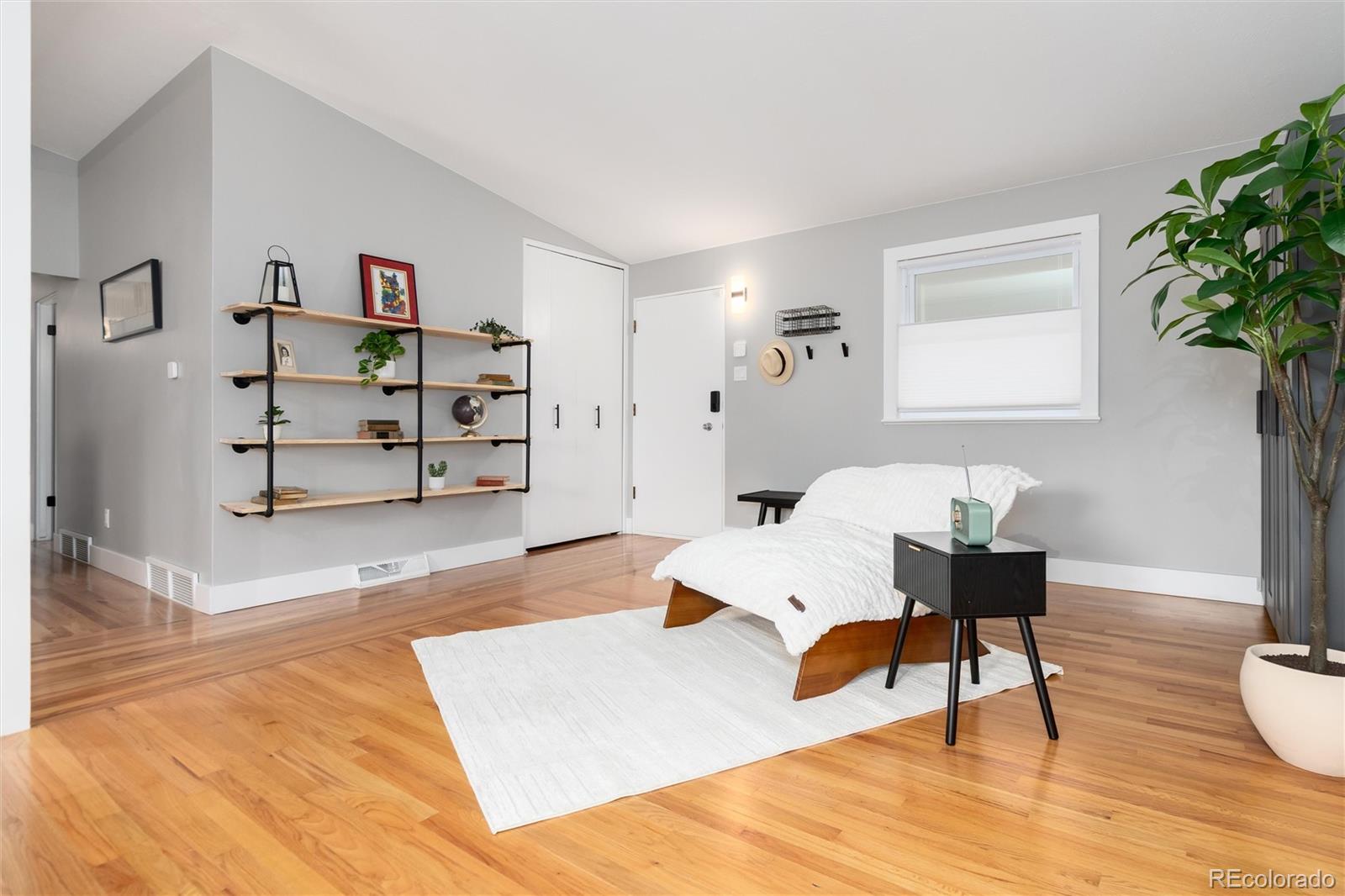 5819 W Elmhurst Drive