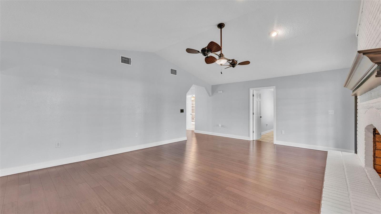118 CALOOSA DR