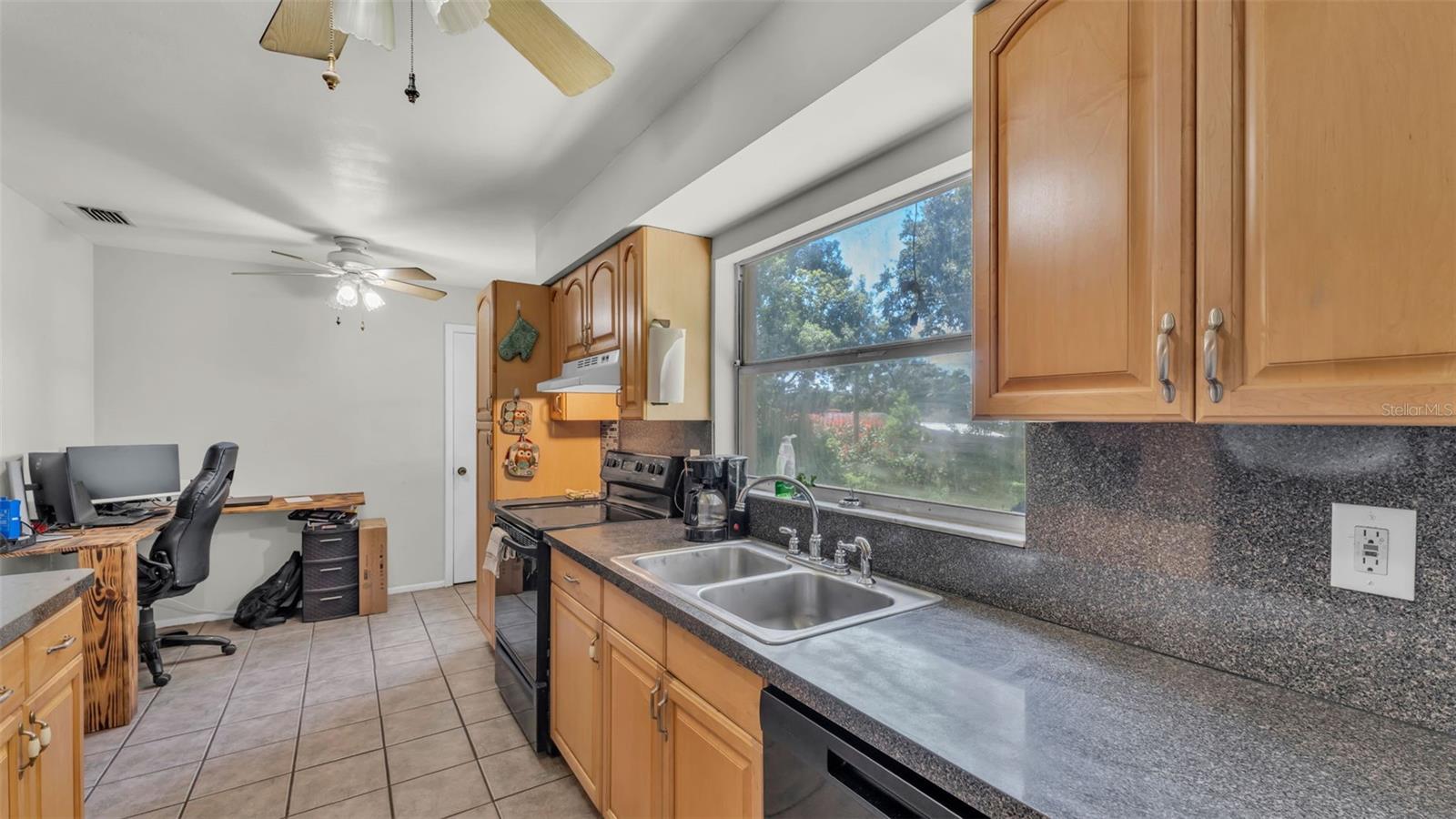 7424 HIGHLAND GROVE DR