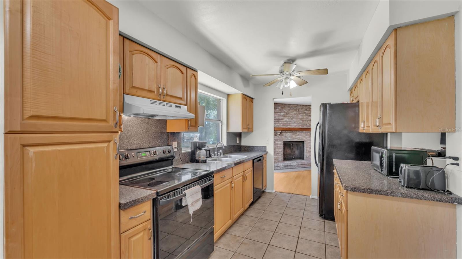 7424 HIGHLAND GROVE DR