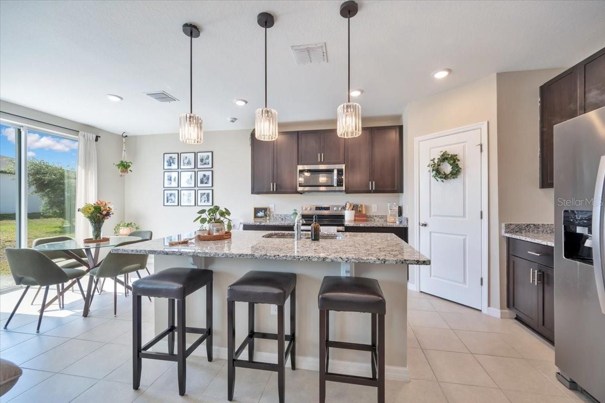 1006 OAK VALLEY DR