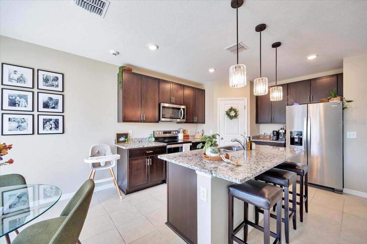 1006 OAK VALLEY DR