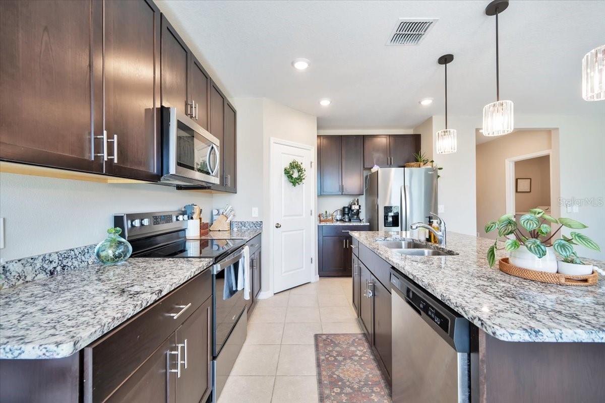 1006 OAK VALLEY DR