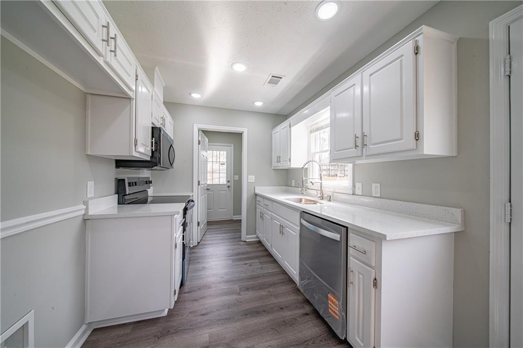259 Lee Road 2066