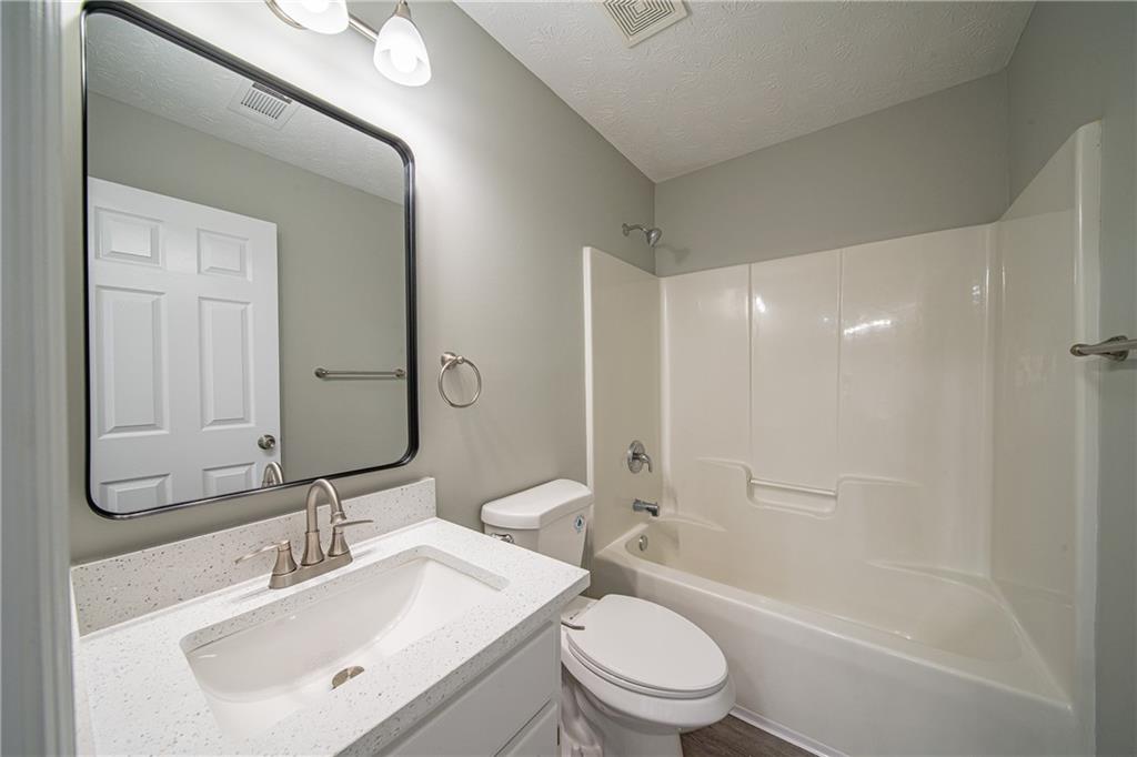 259 Lee Road 2066