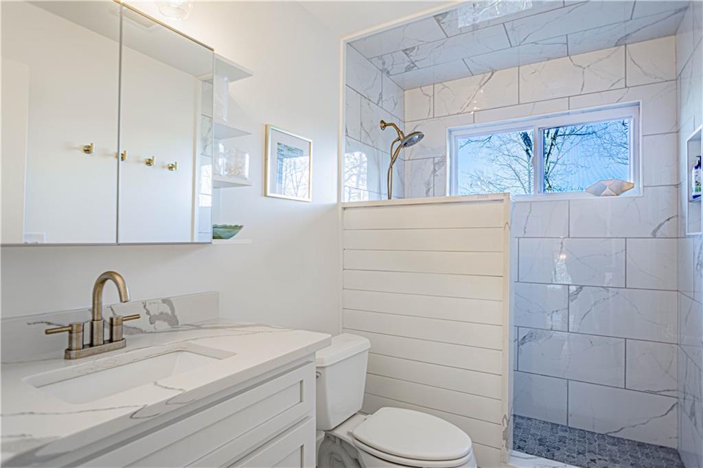 349 Lee Rd 744