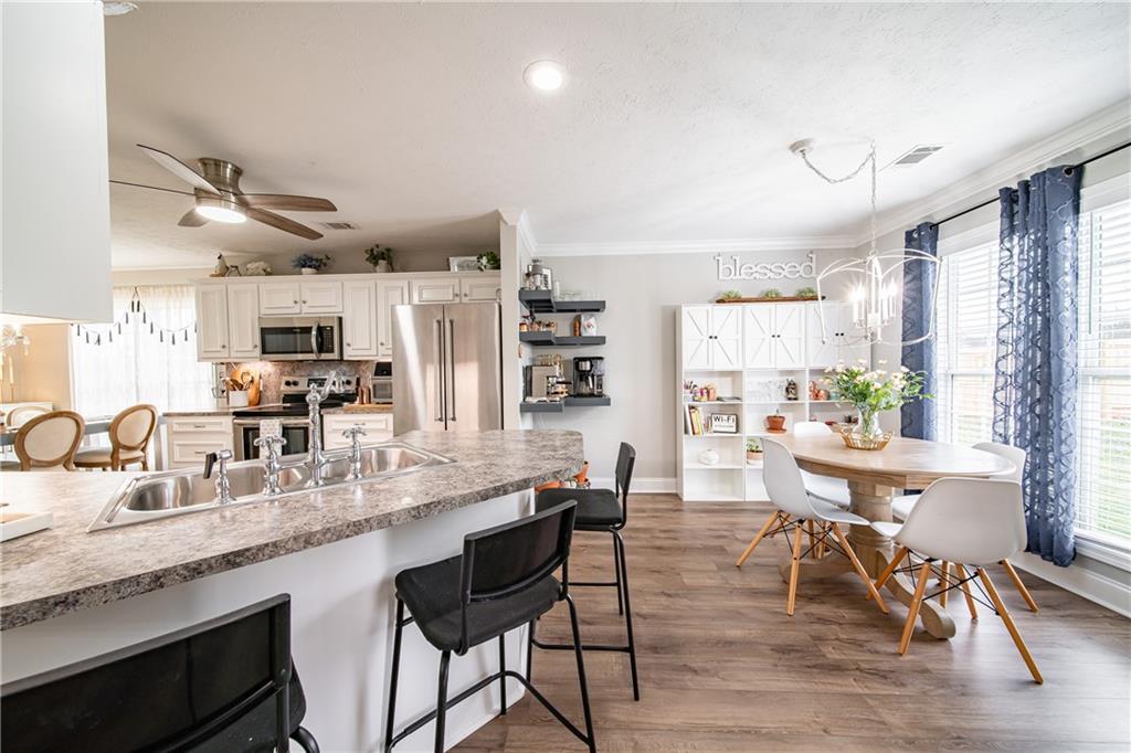 33 Honeysuckle Way