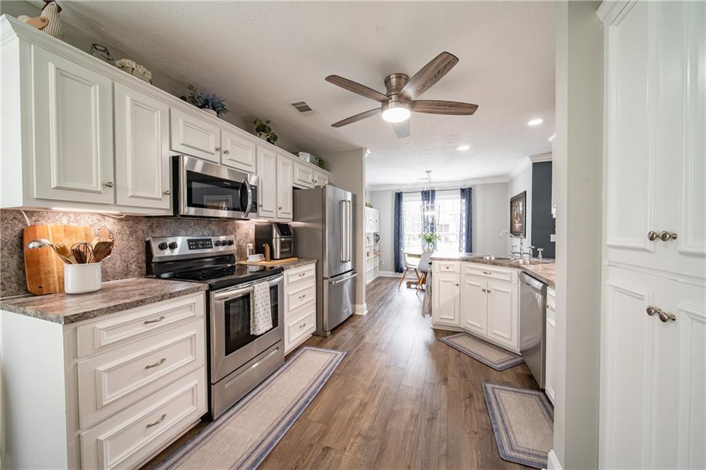 33 Honeysuckle Way