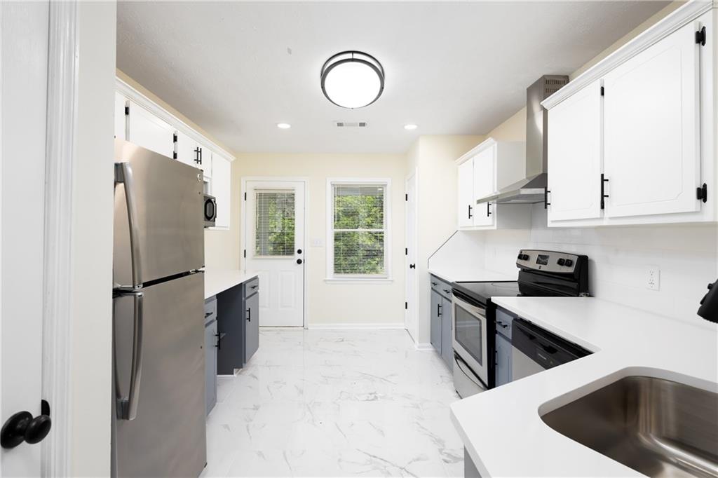558 Lee Road 295