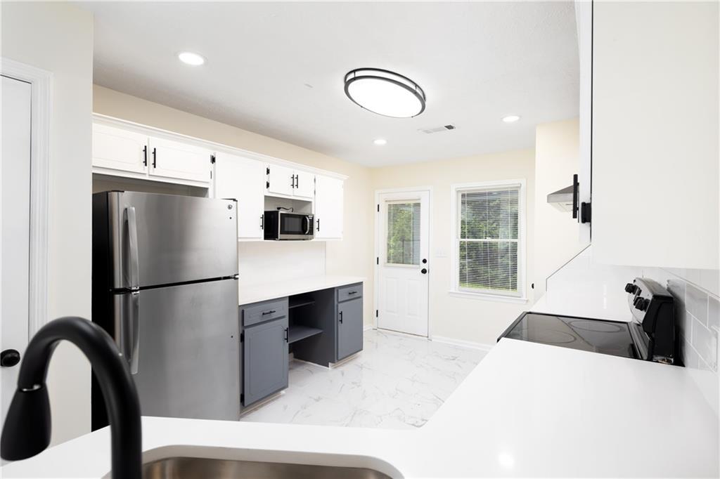 558 Lee Road 295