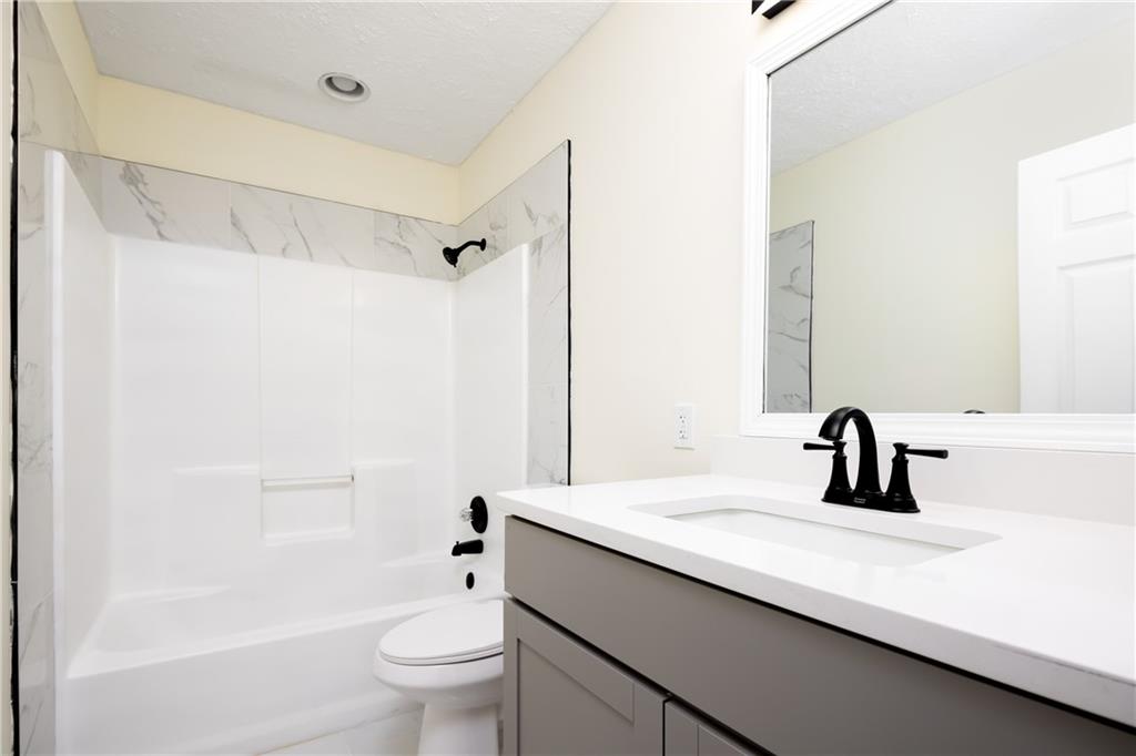 558 Lee Road 295