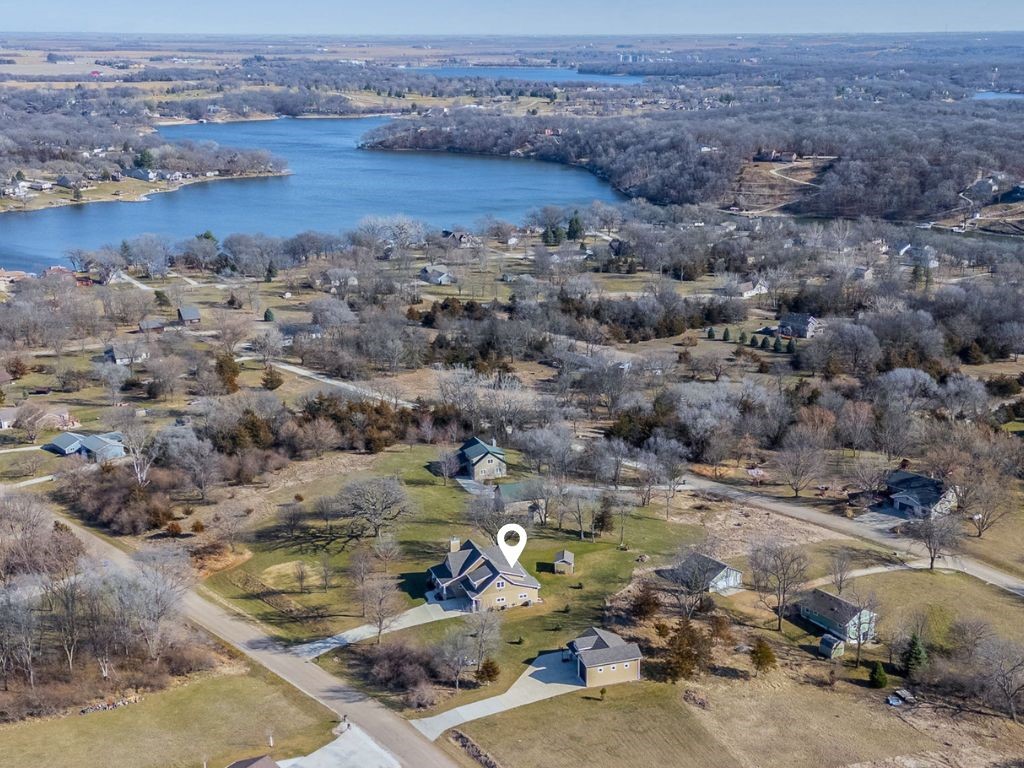 6211 Deer Lane