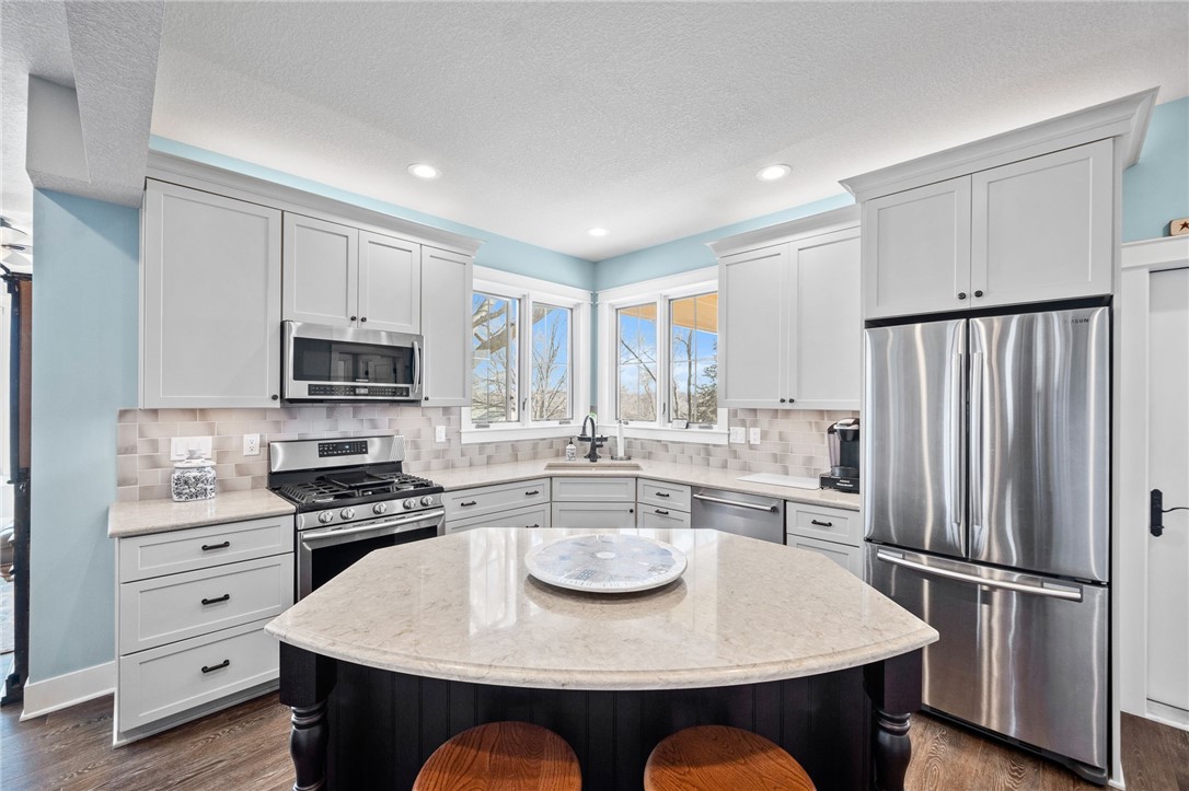 6211 Deer Lane