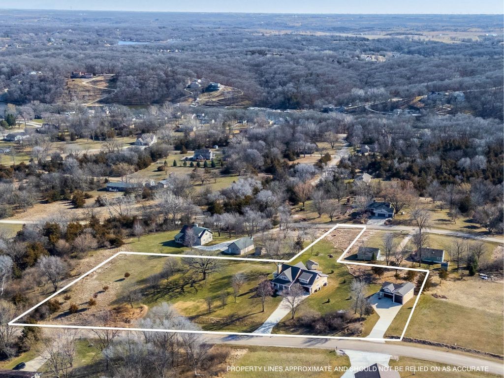 6211 Deer Lane