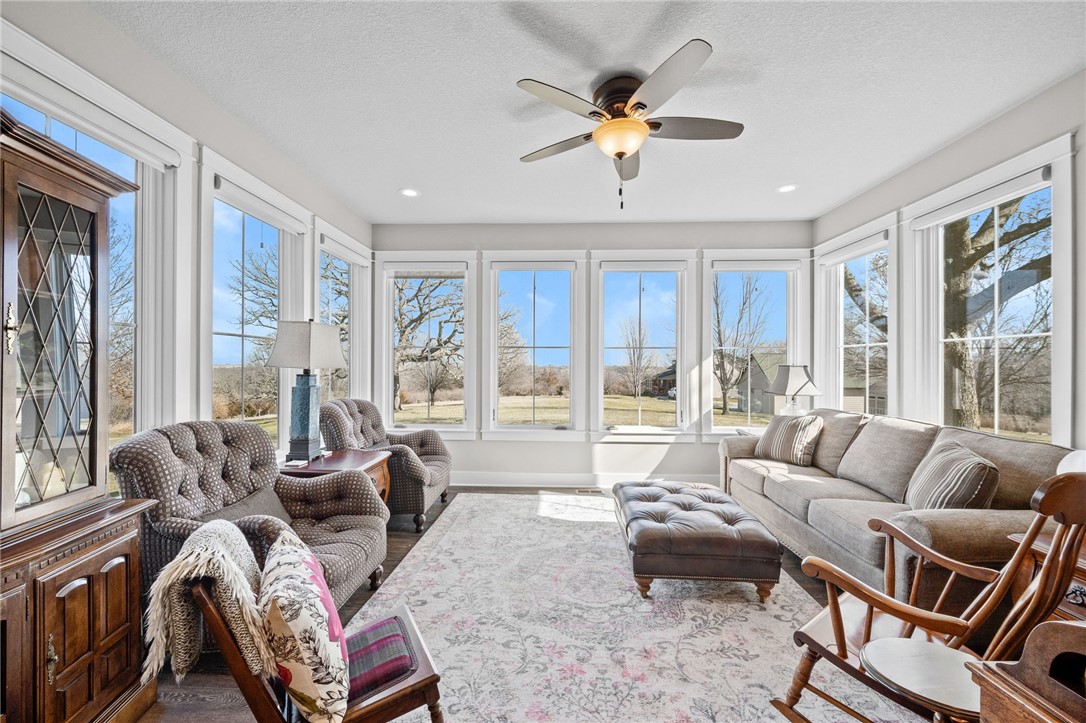 6211 Deer Lane