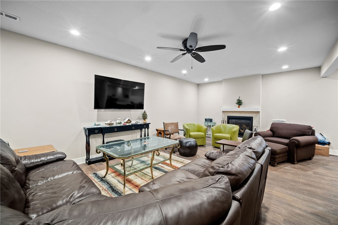 6211 Deer Lane