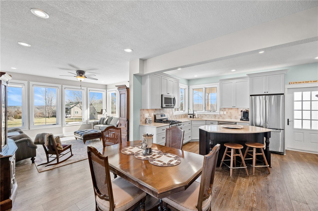 6211 Deer Lane