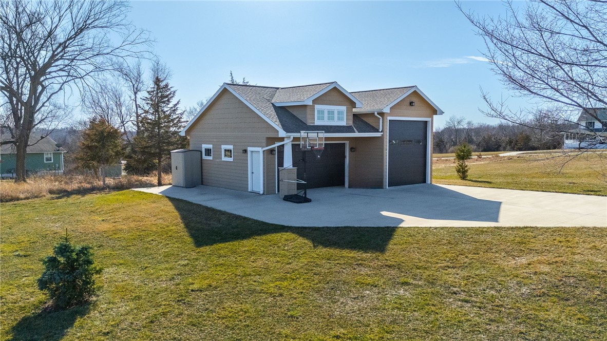 6211 Deer Lane