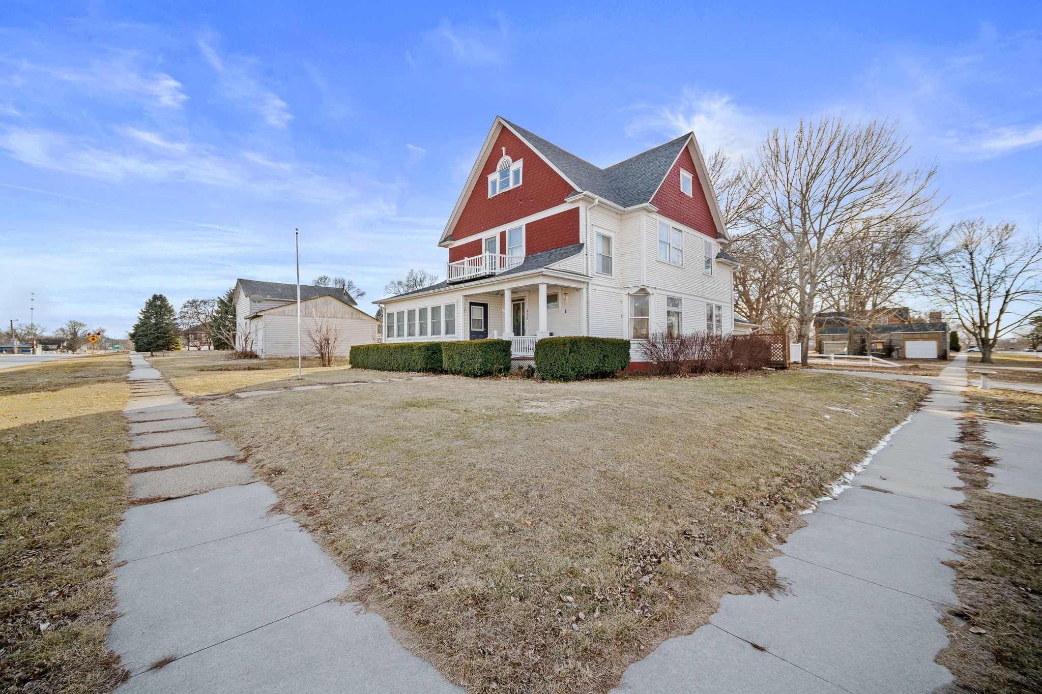 218 NE 3rd Street
