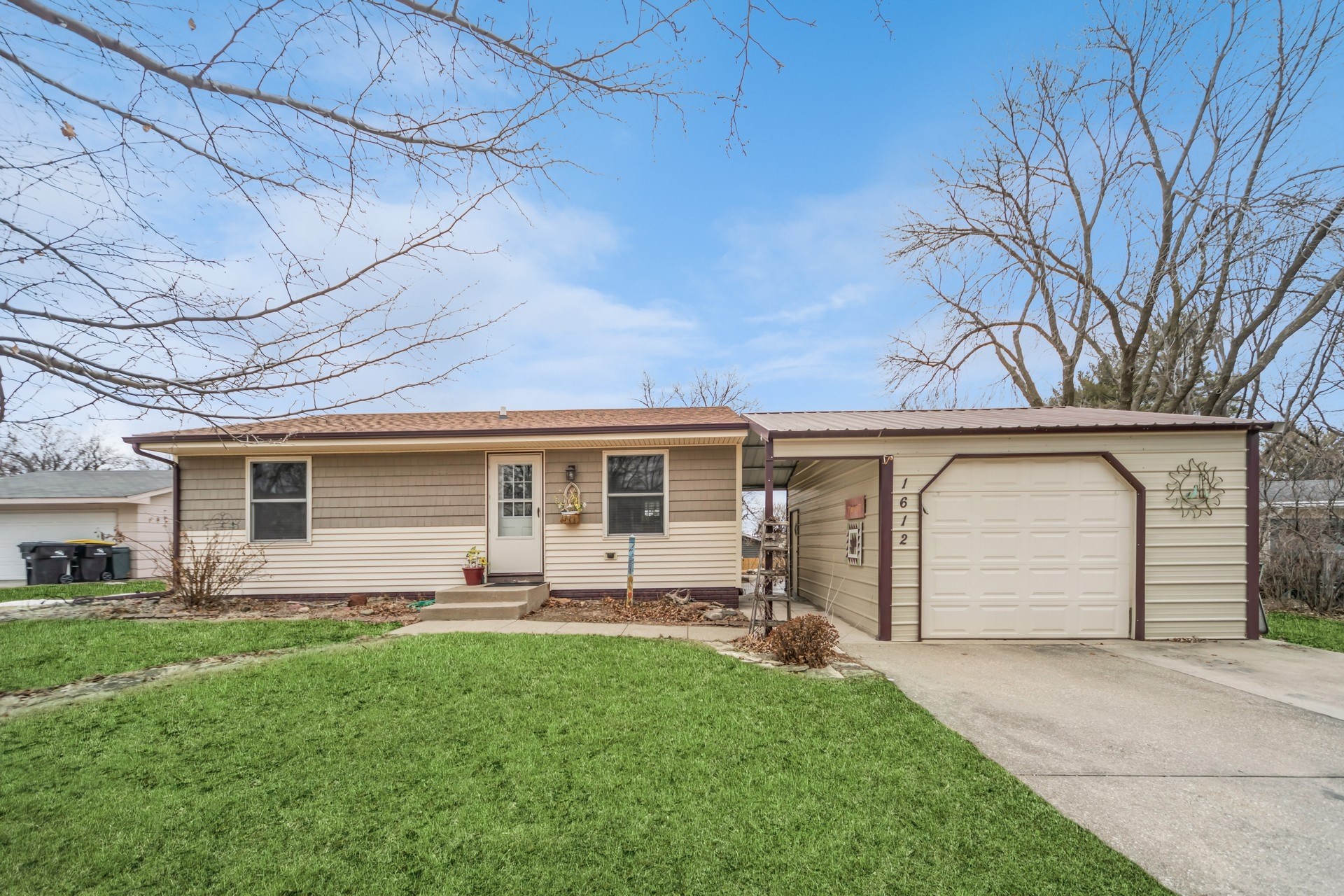 1612 Pleasant Street