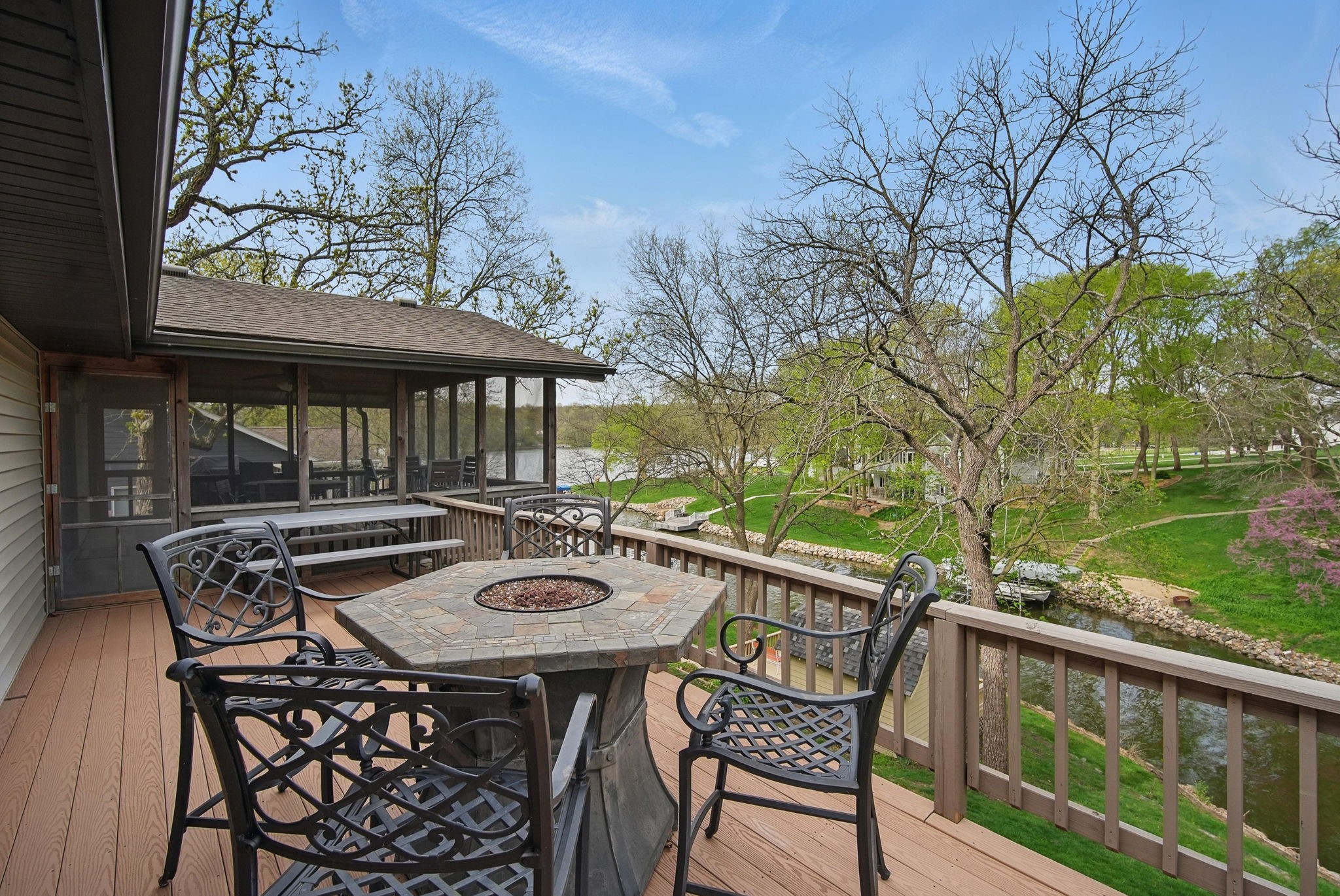 4715 Johnson Point