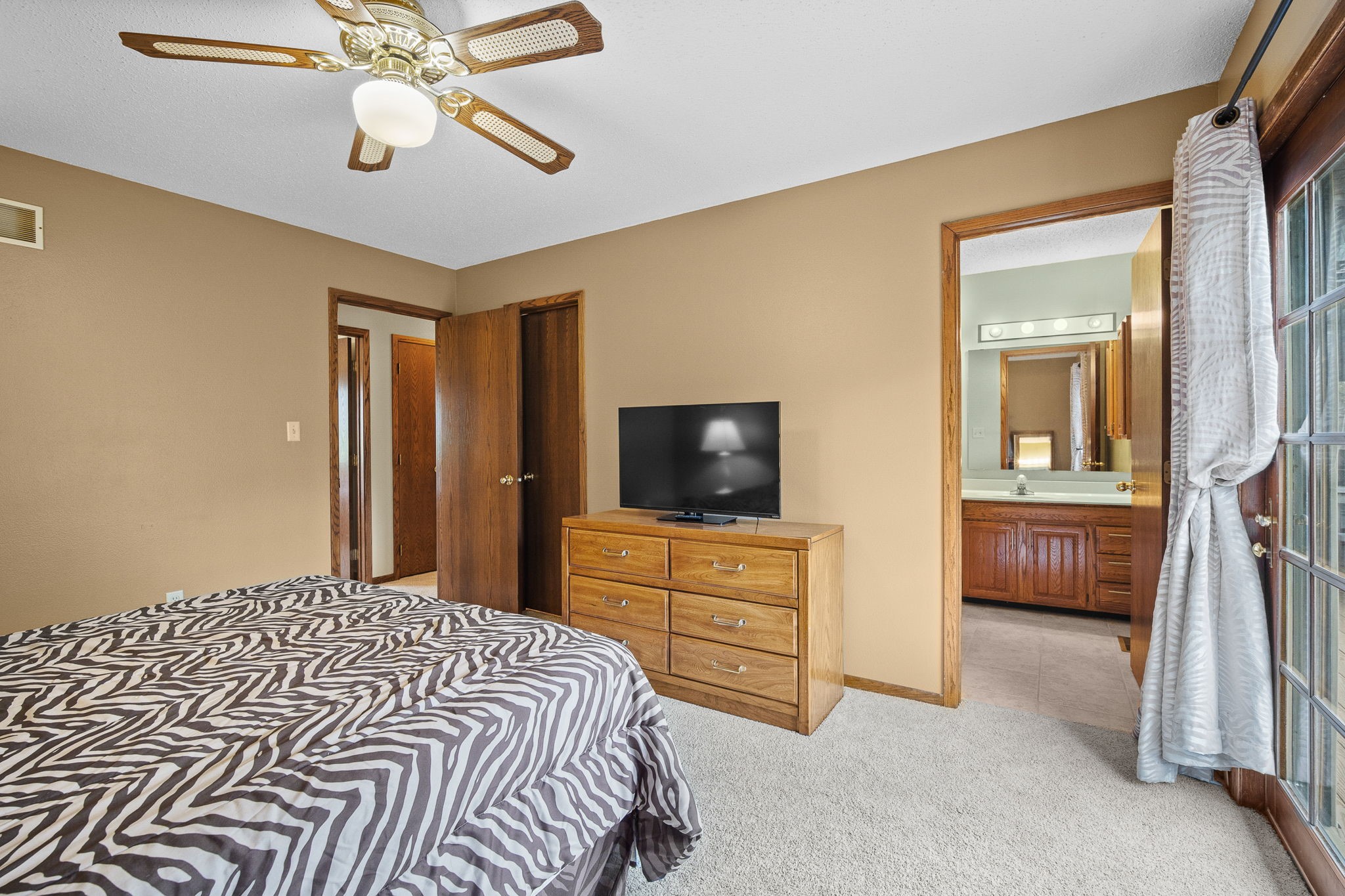 4715 Johnson Point