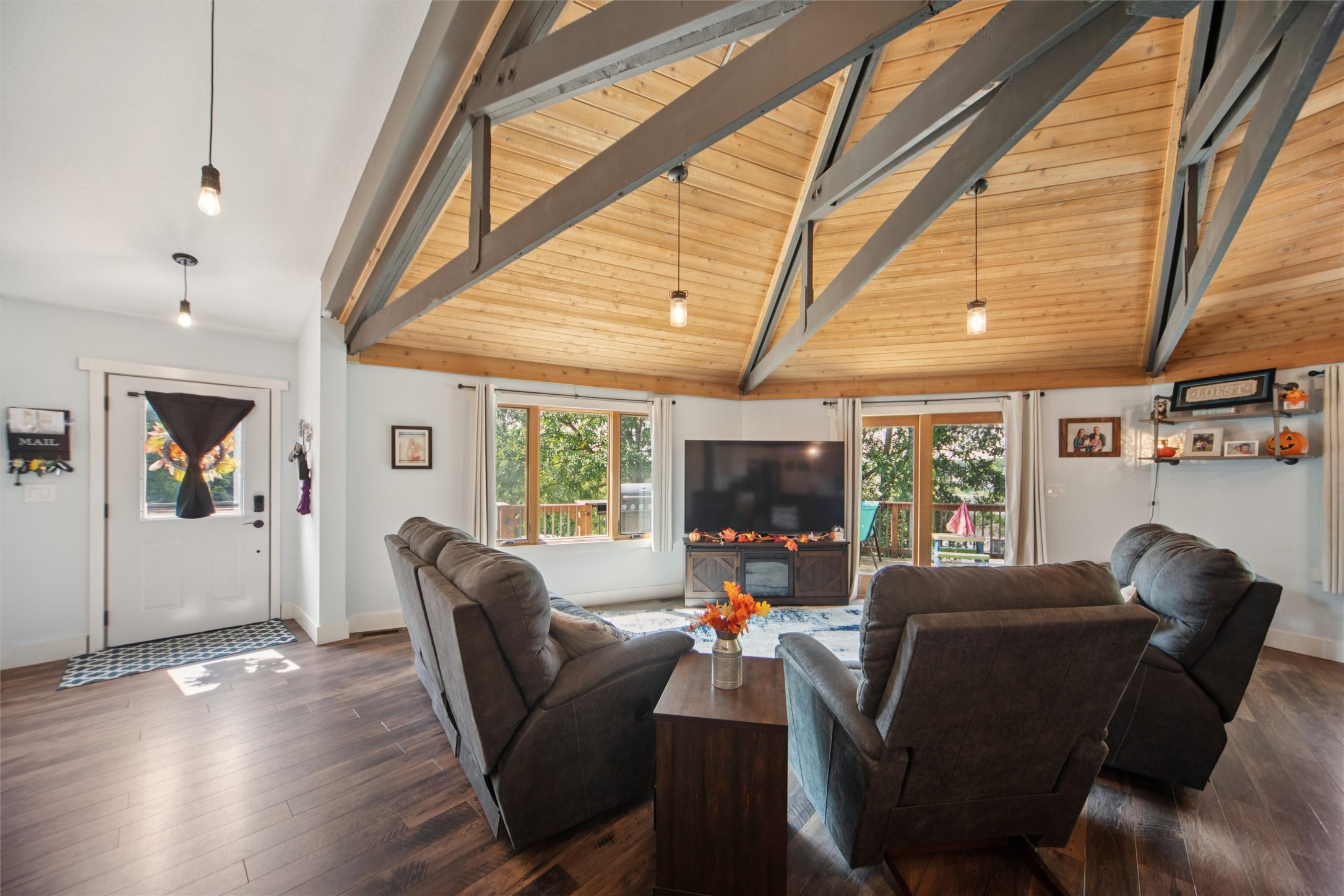 9108 Oak Crest Court
