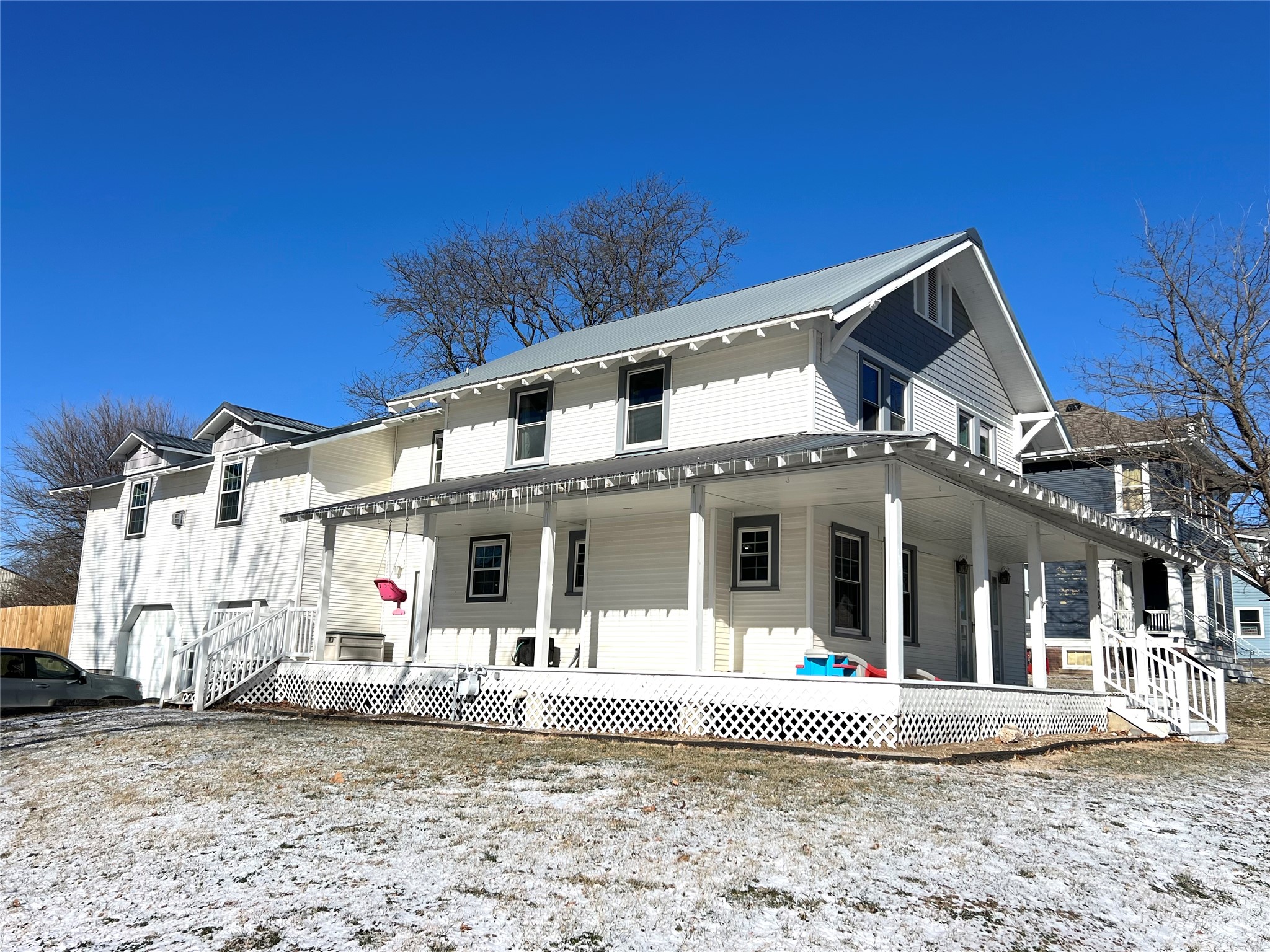305 S 4th Street