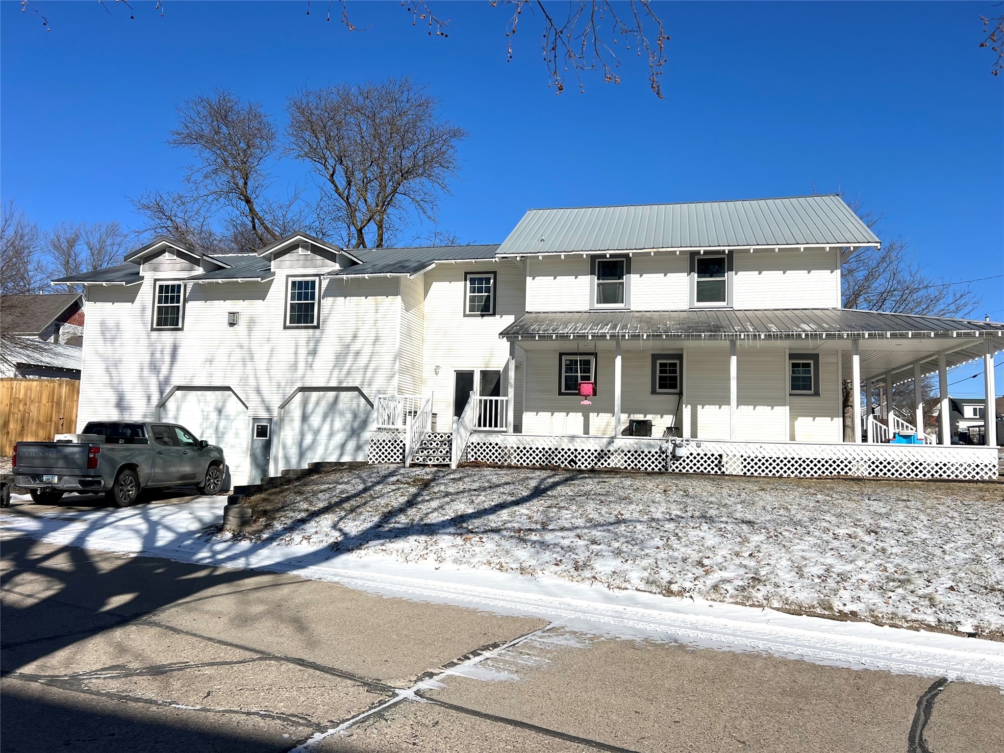 305 S 4th Street