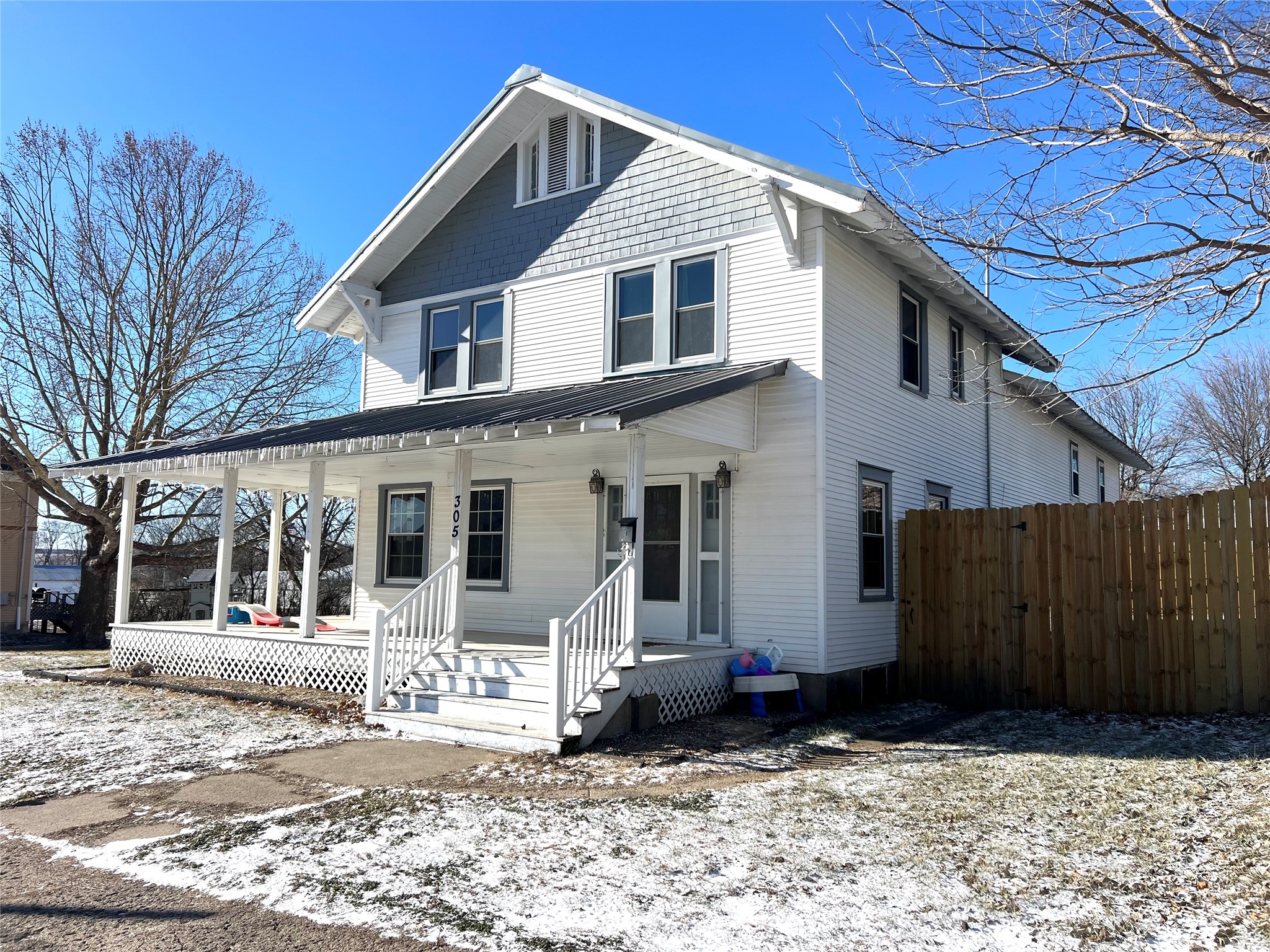 305 S 4th Street