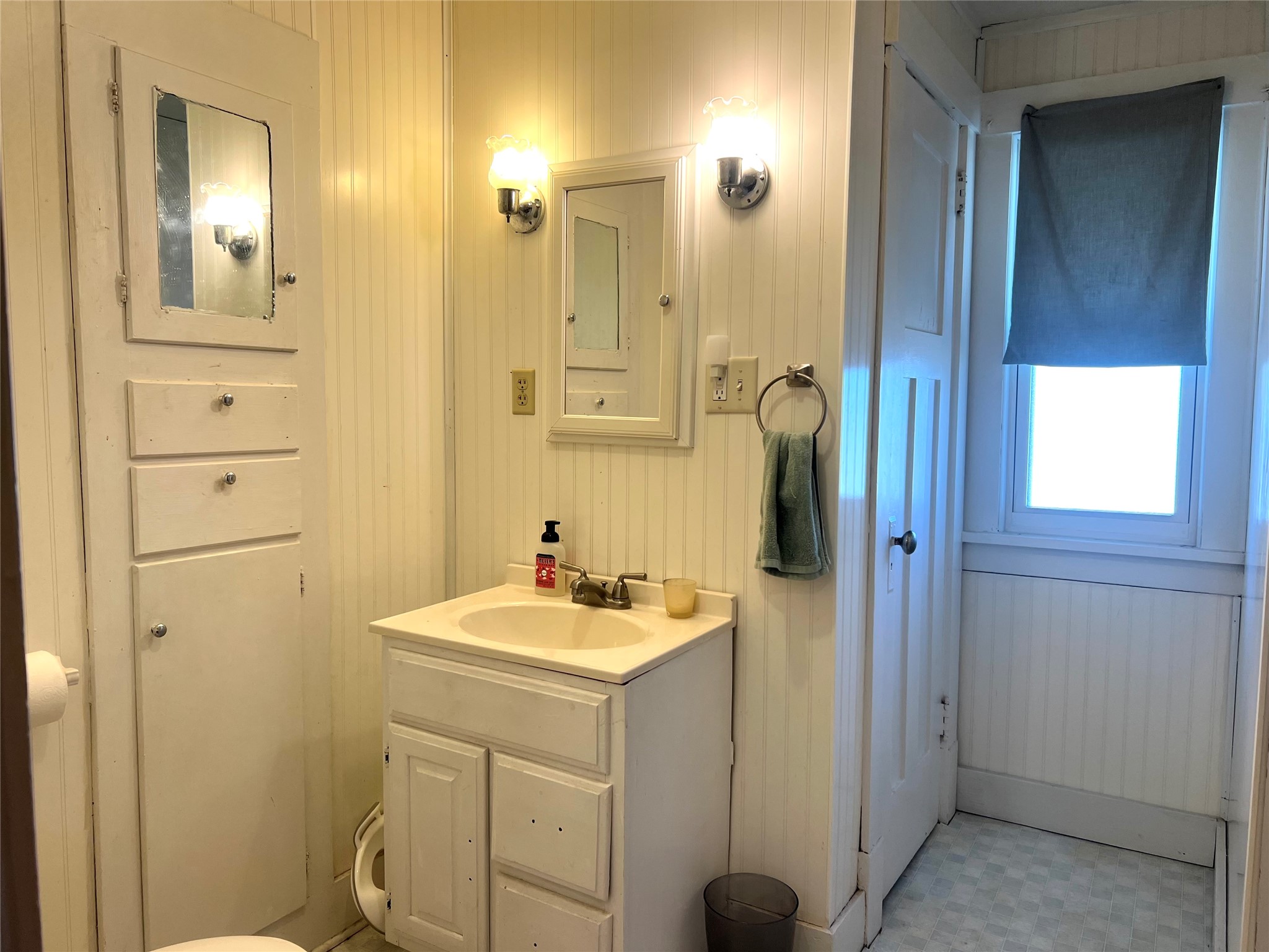 305 S 4th Street