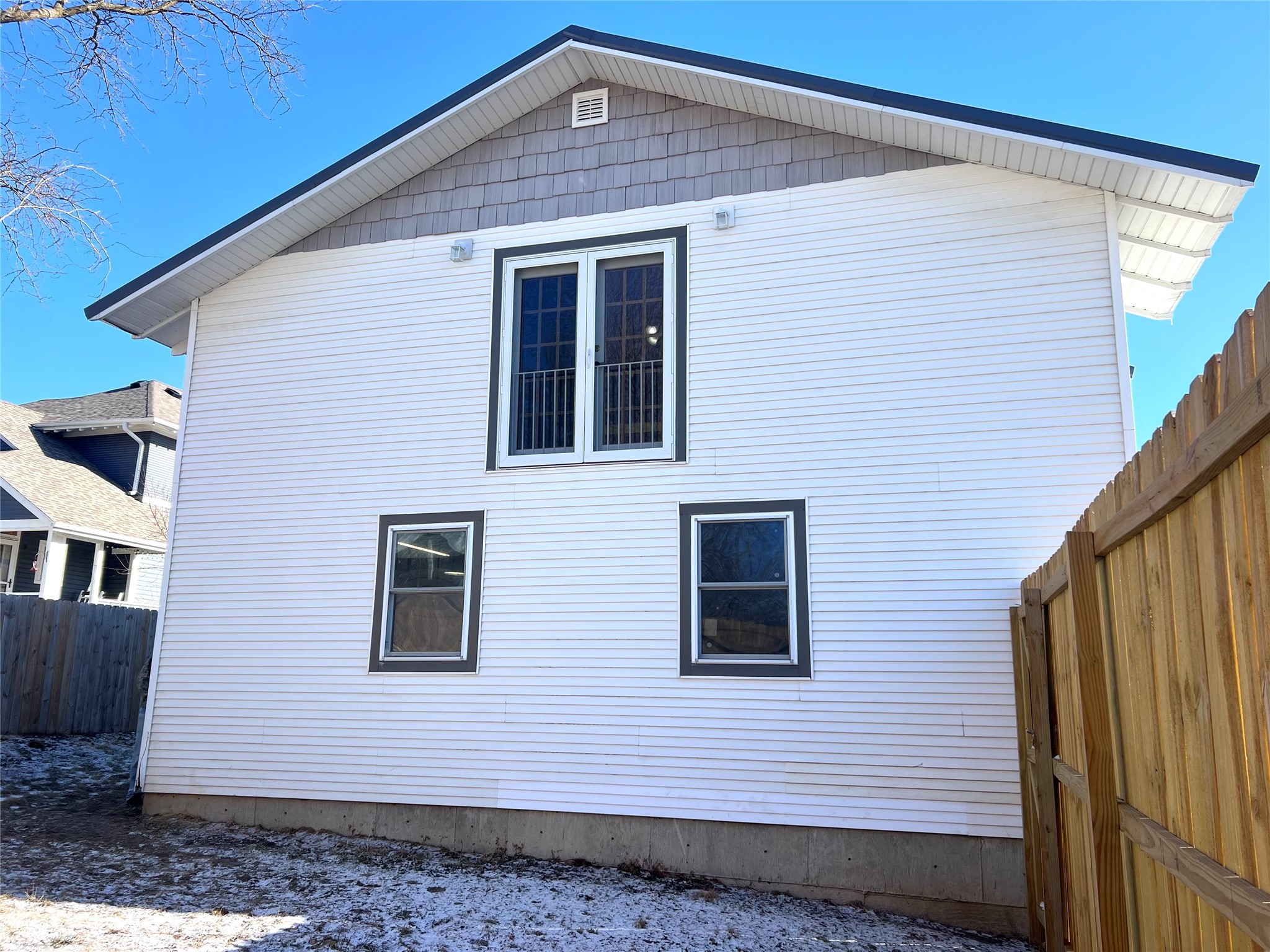 305 S 4th Street