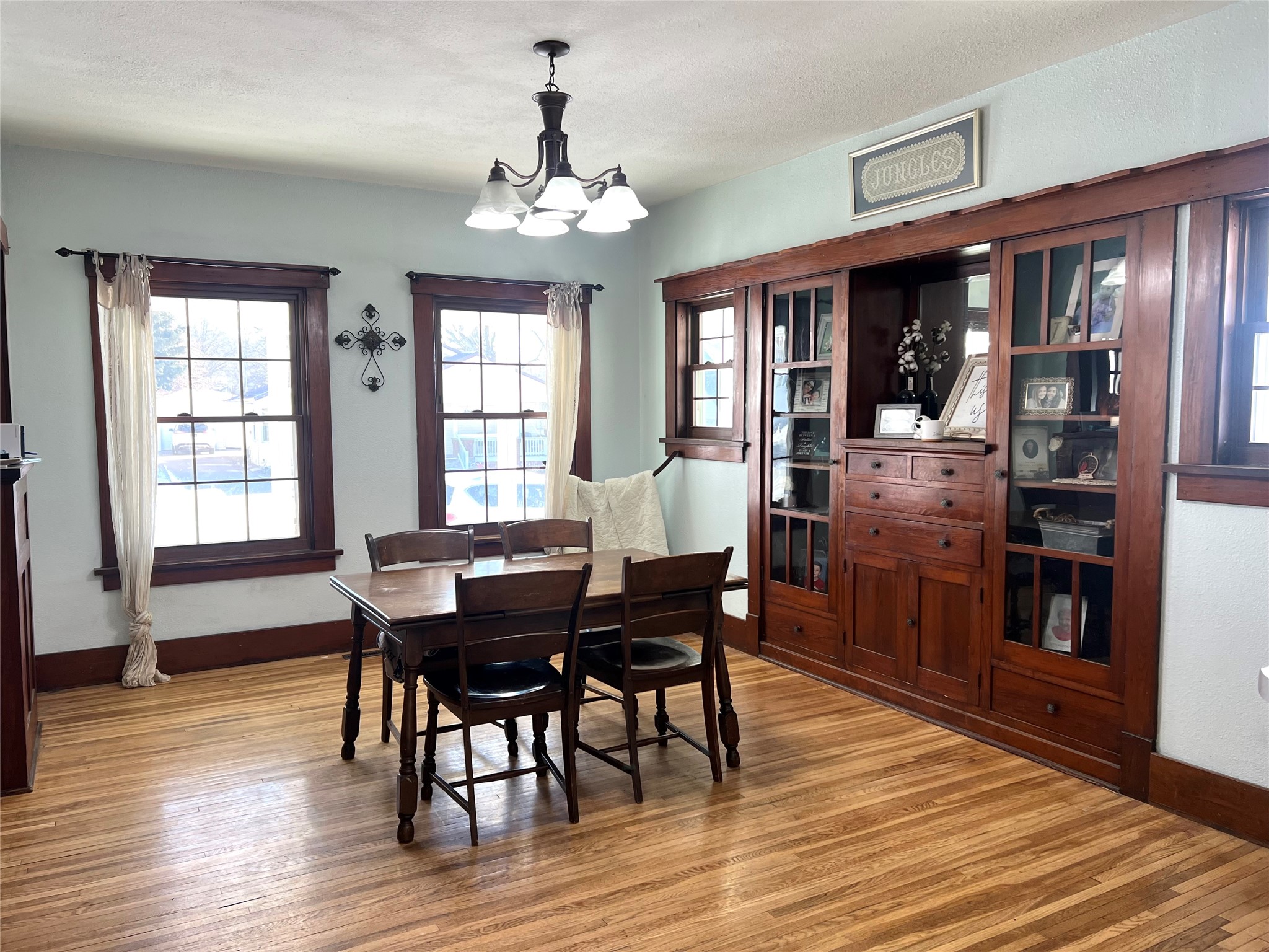 305 S 4th Street