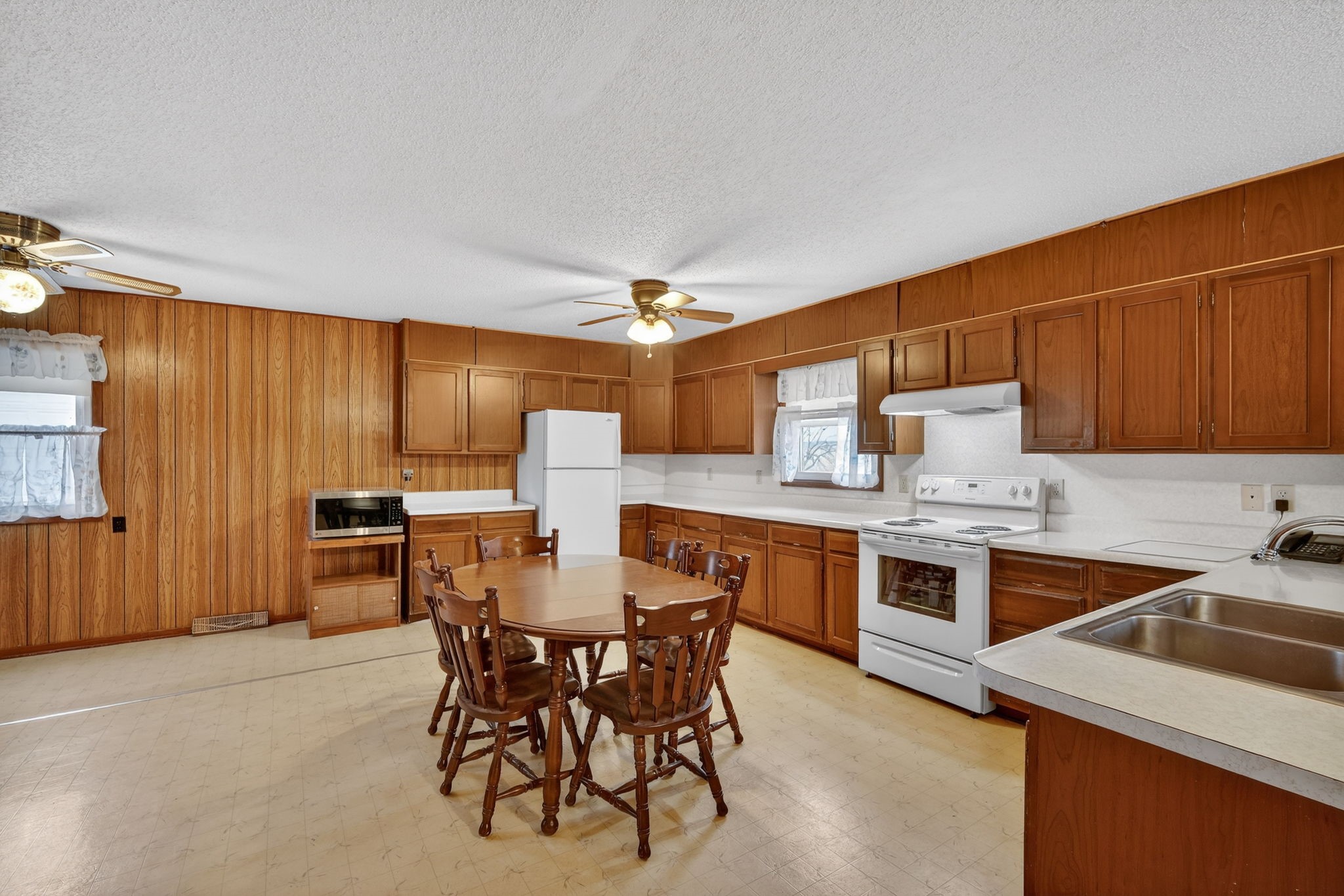 1995 Maple Avenue