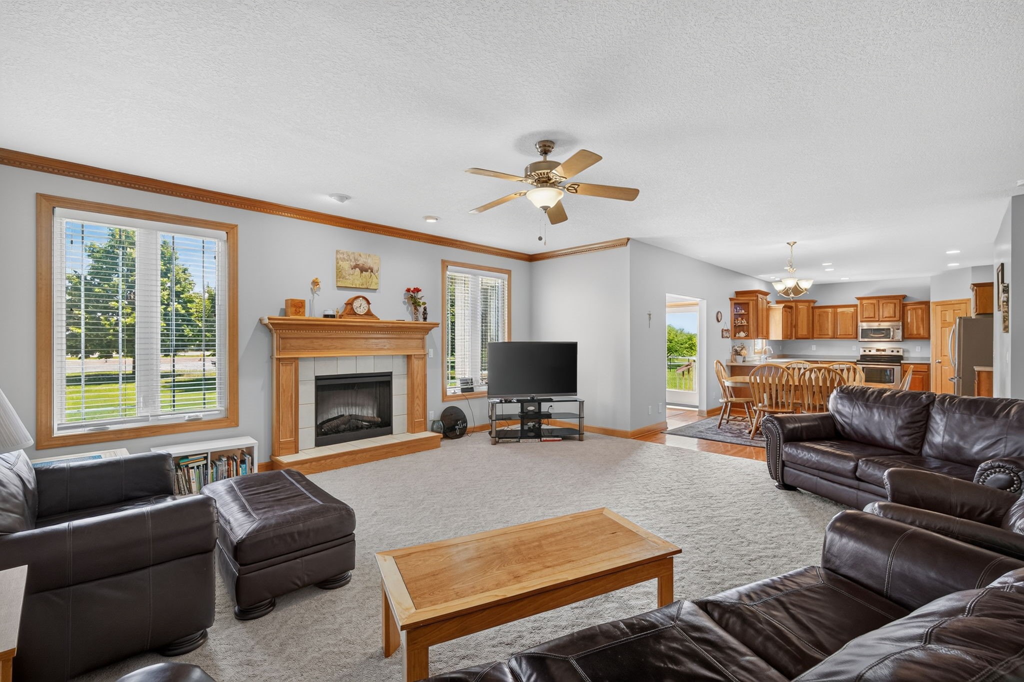 2215 SW WOODLAND Drive