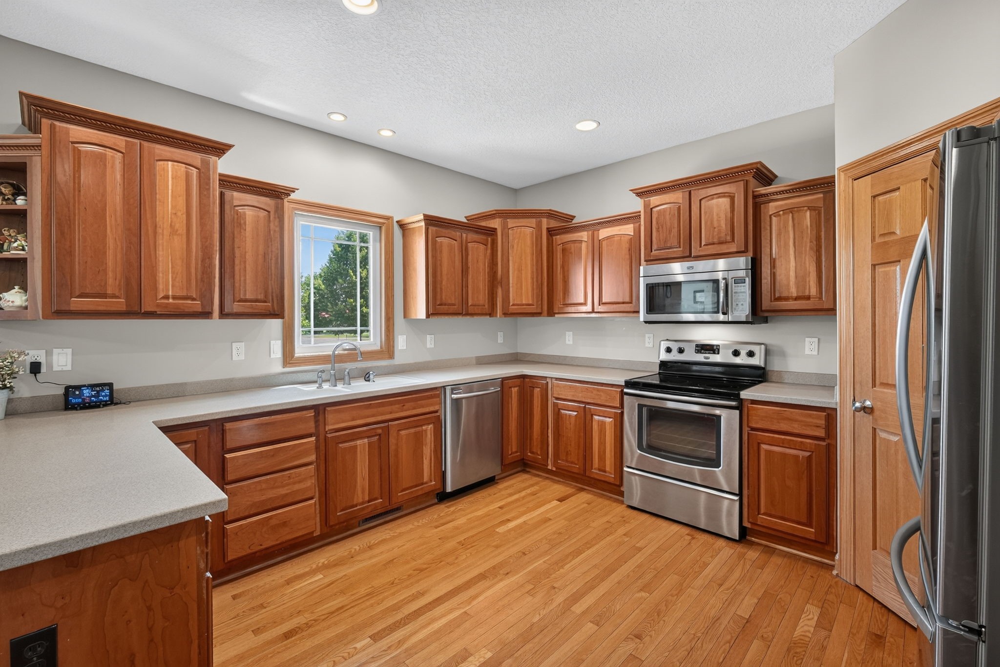 2215 SW WOODLAND Drive