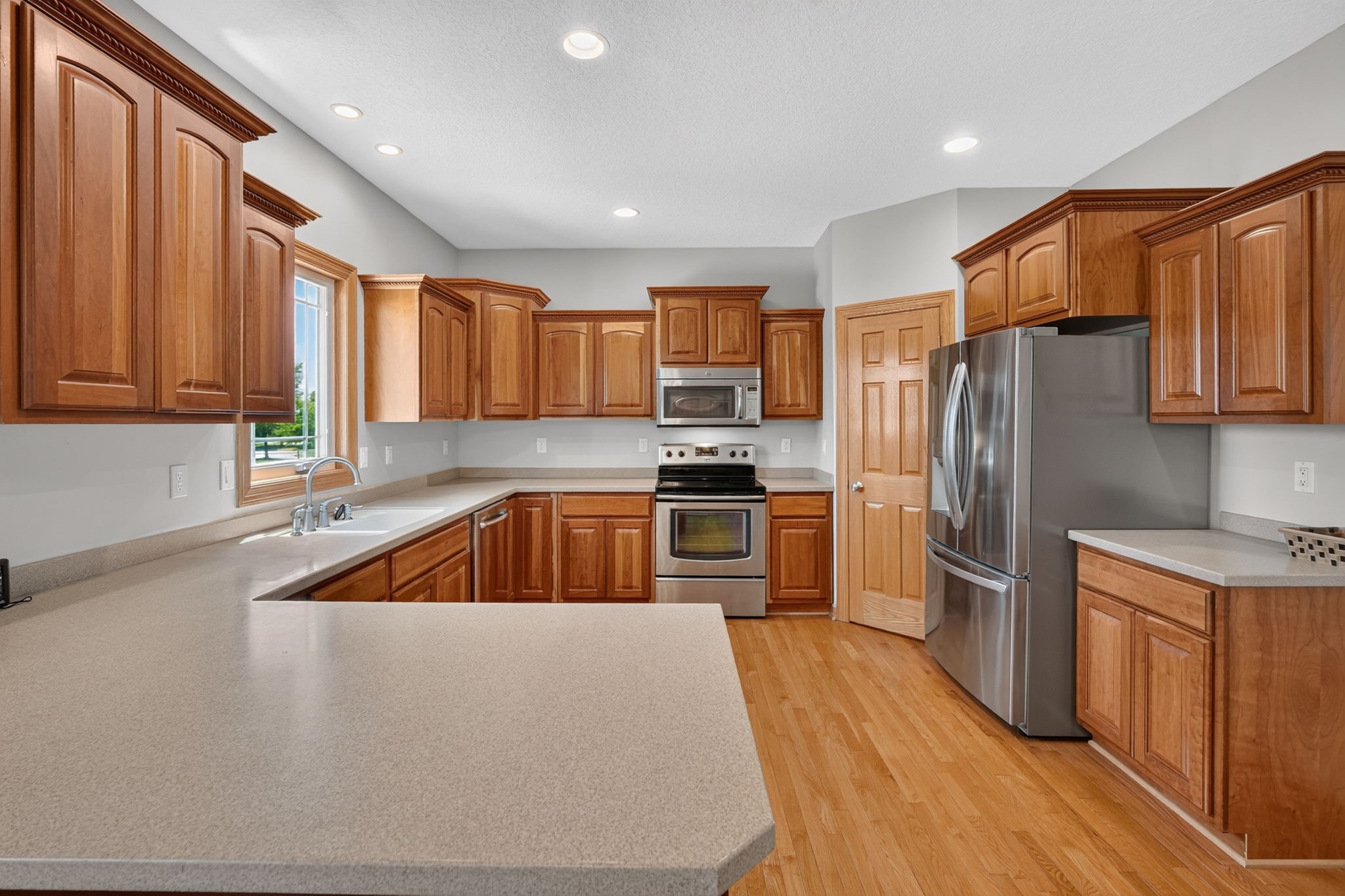2215 SW WOODLAND Drive