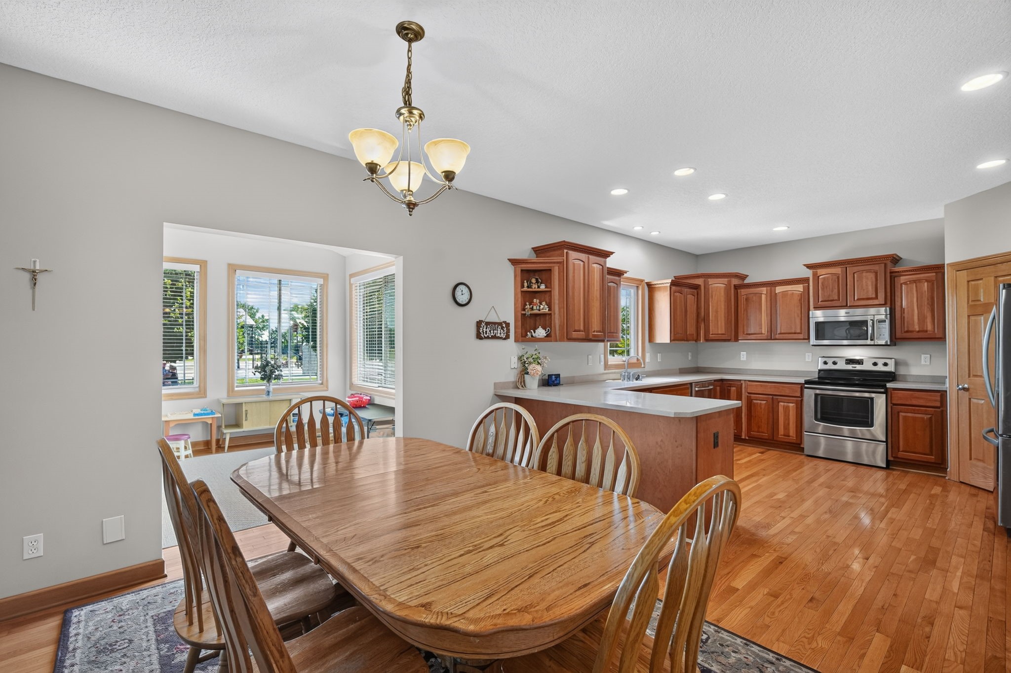2215 SW WOODLAND Drive