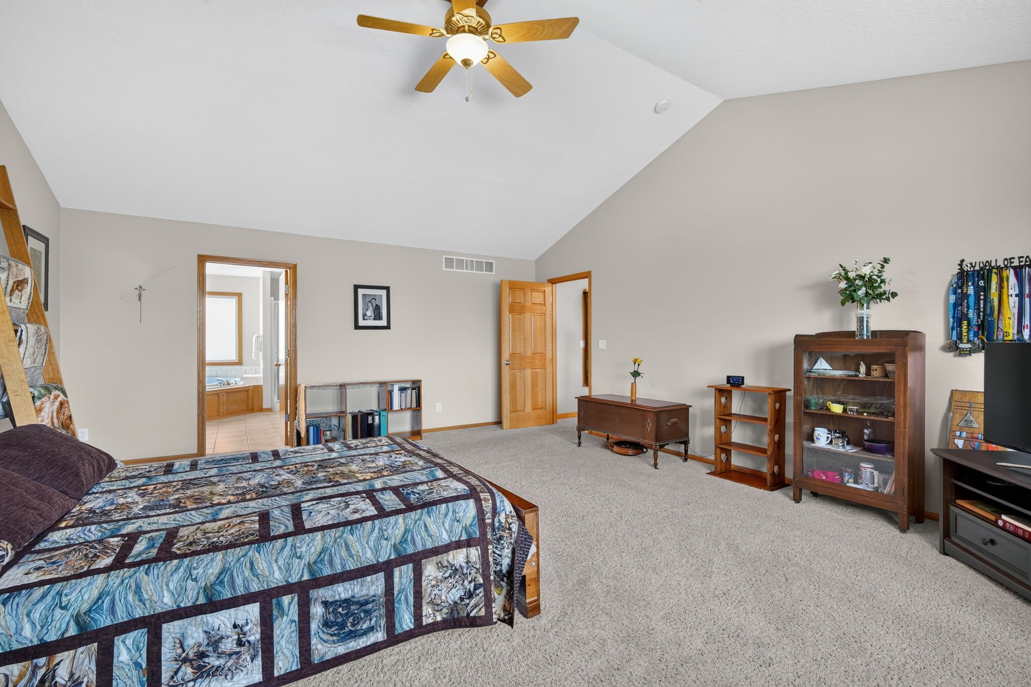 2215 SW WOODLAND Drive