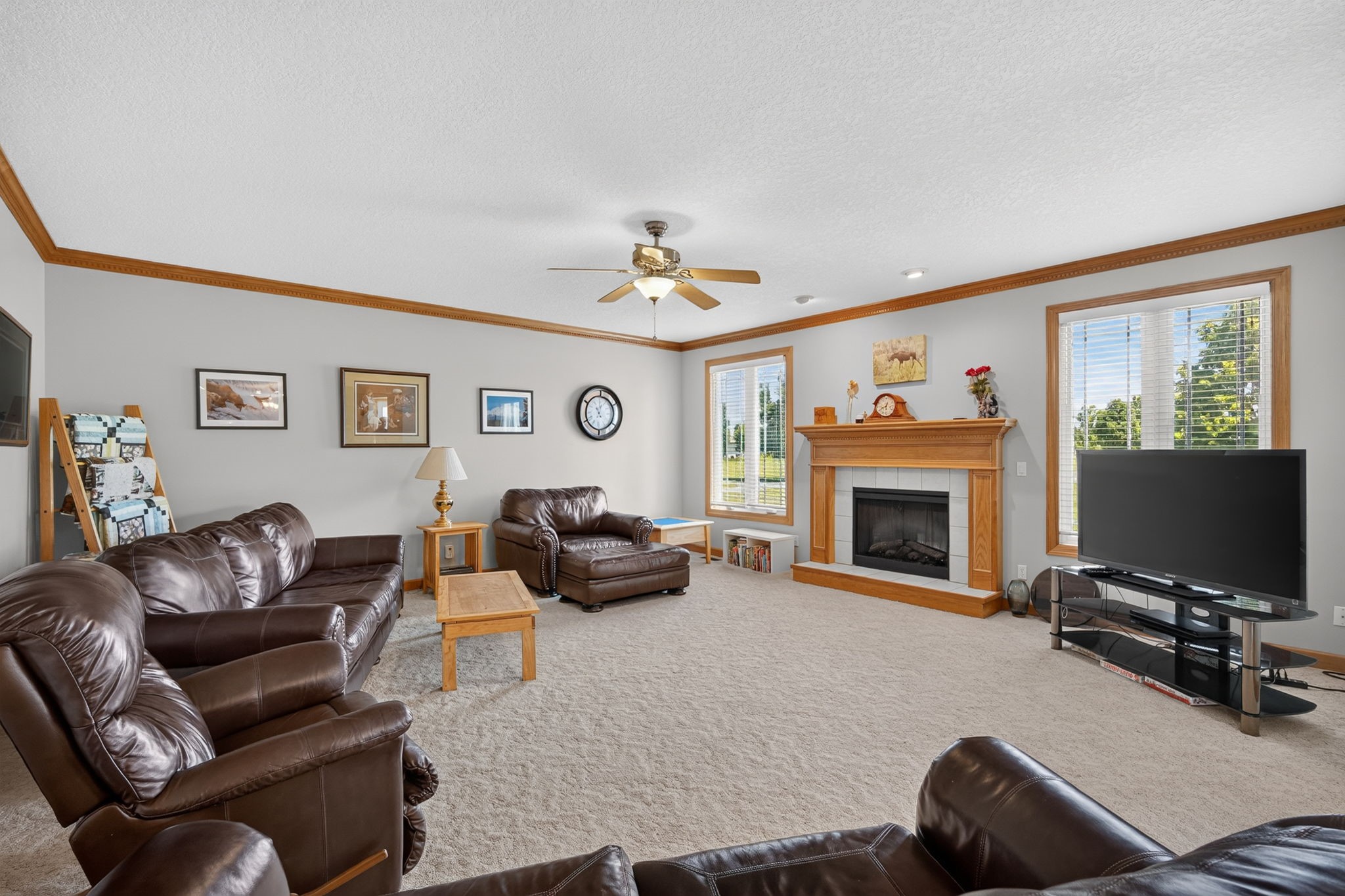 2215 SW WOODLAND Drive