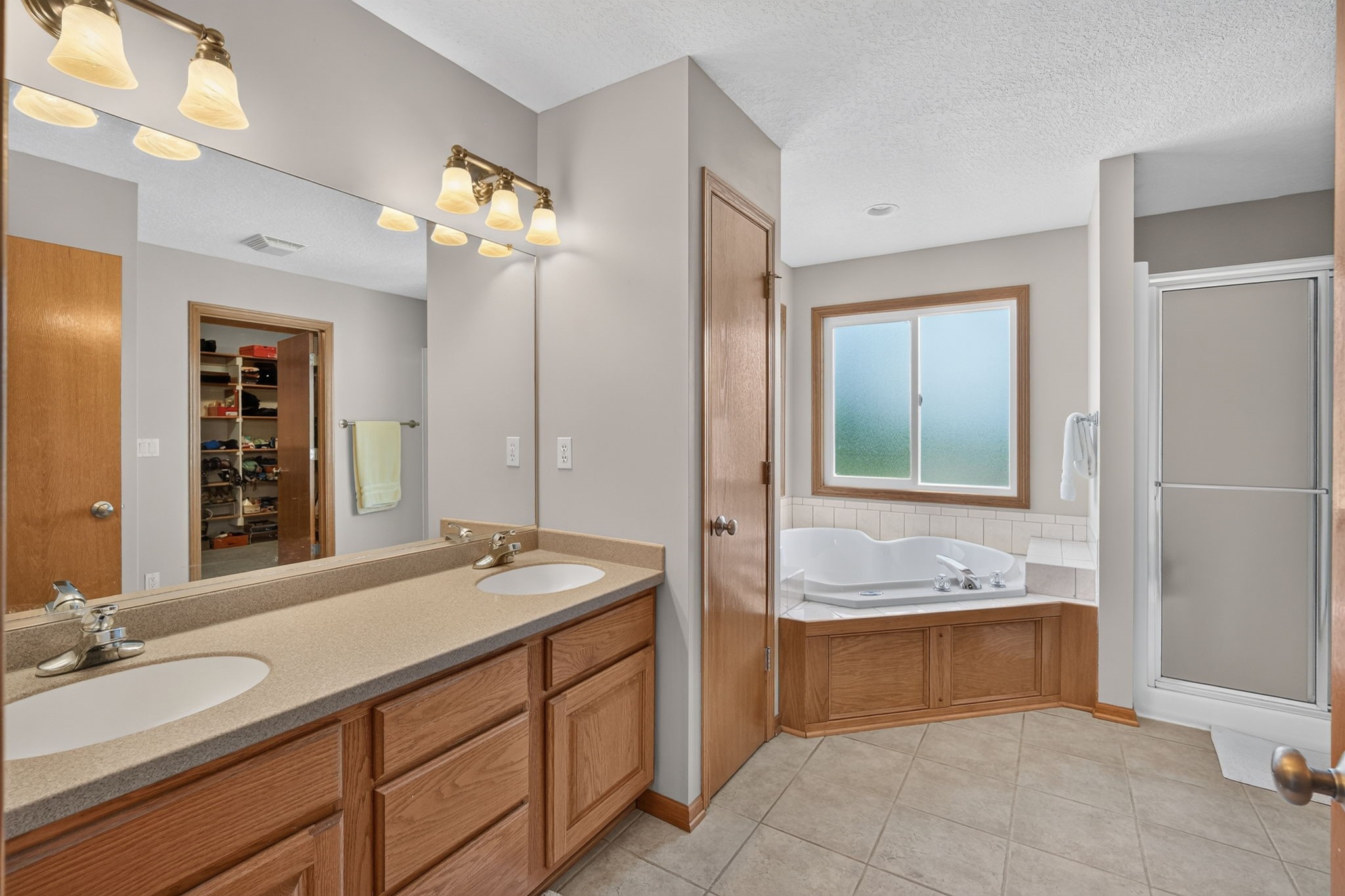 2215 SW WOODLAND Drive