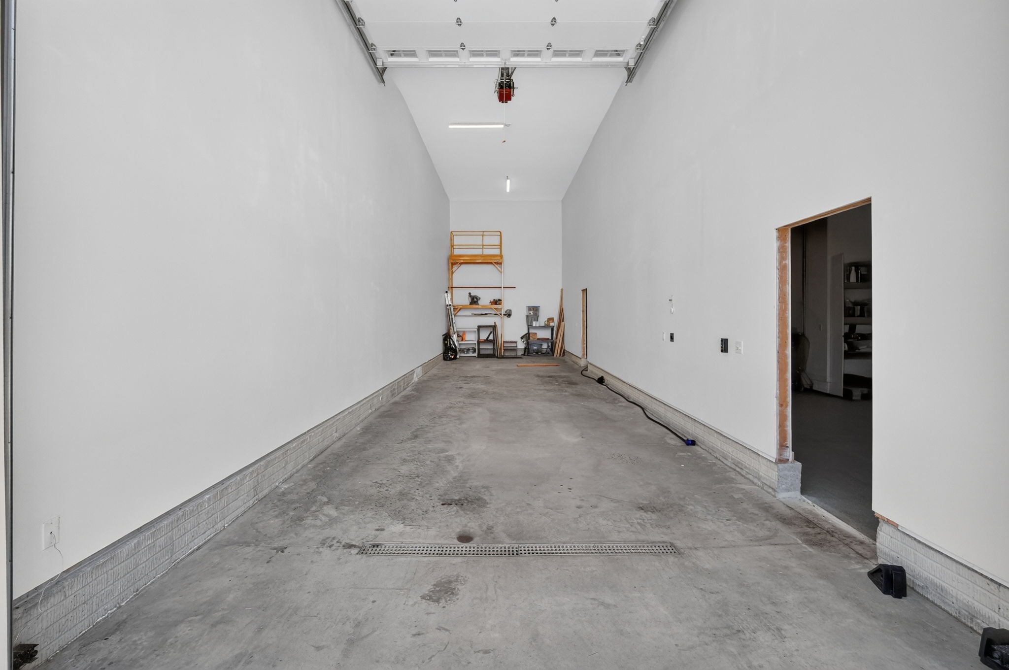 2215 SW WOODLAND Drive