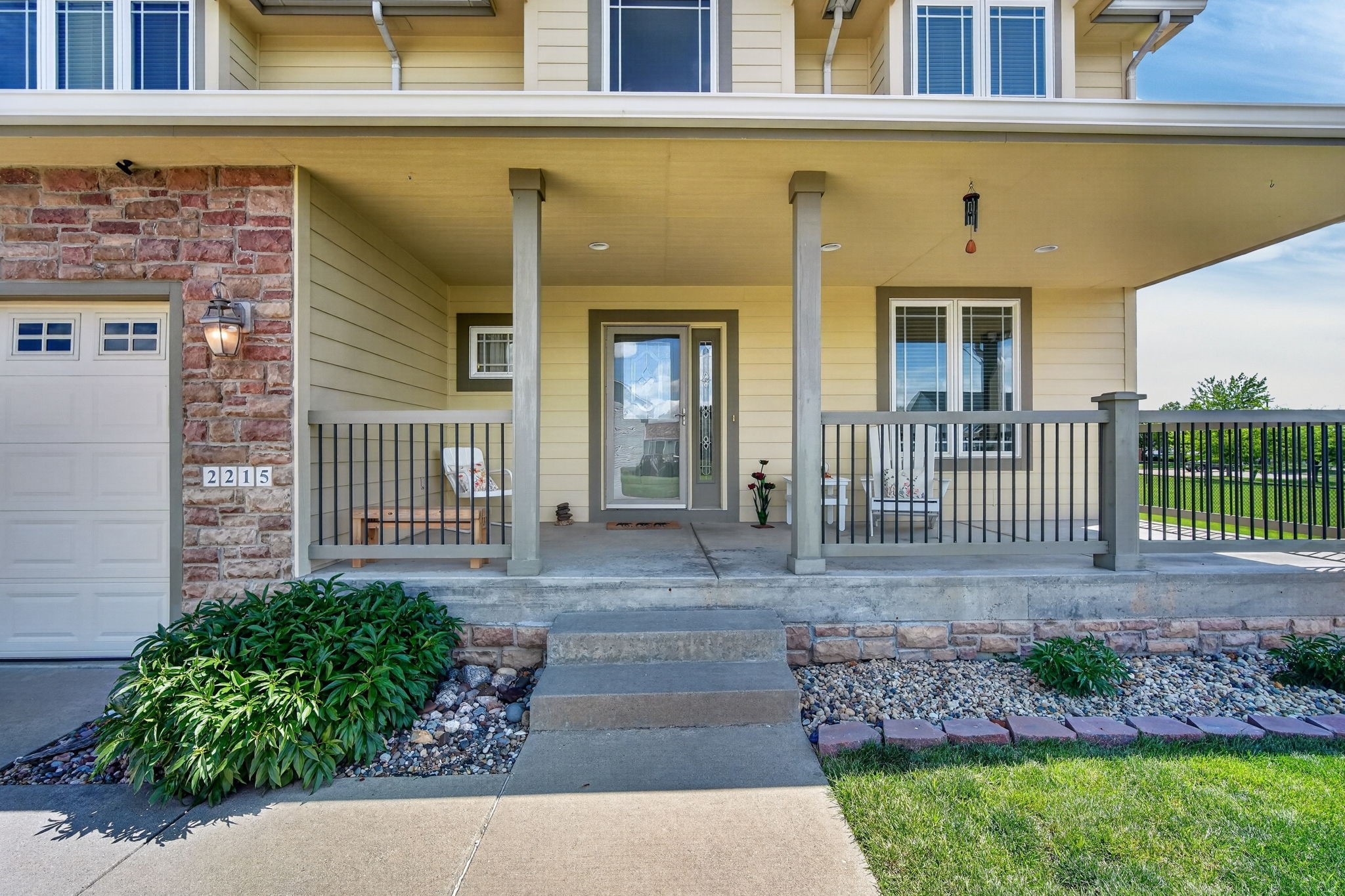 2215 SW WOODLAND Drive