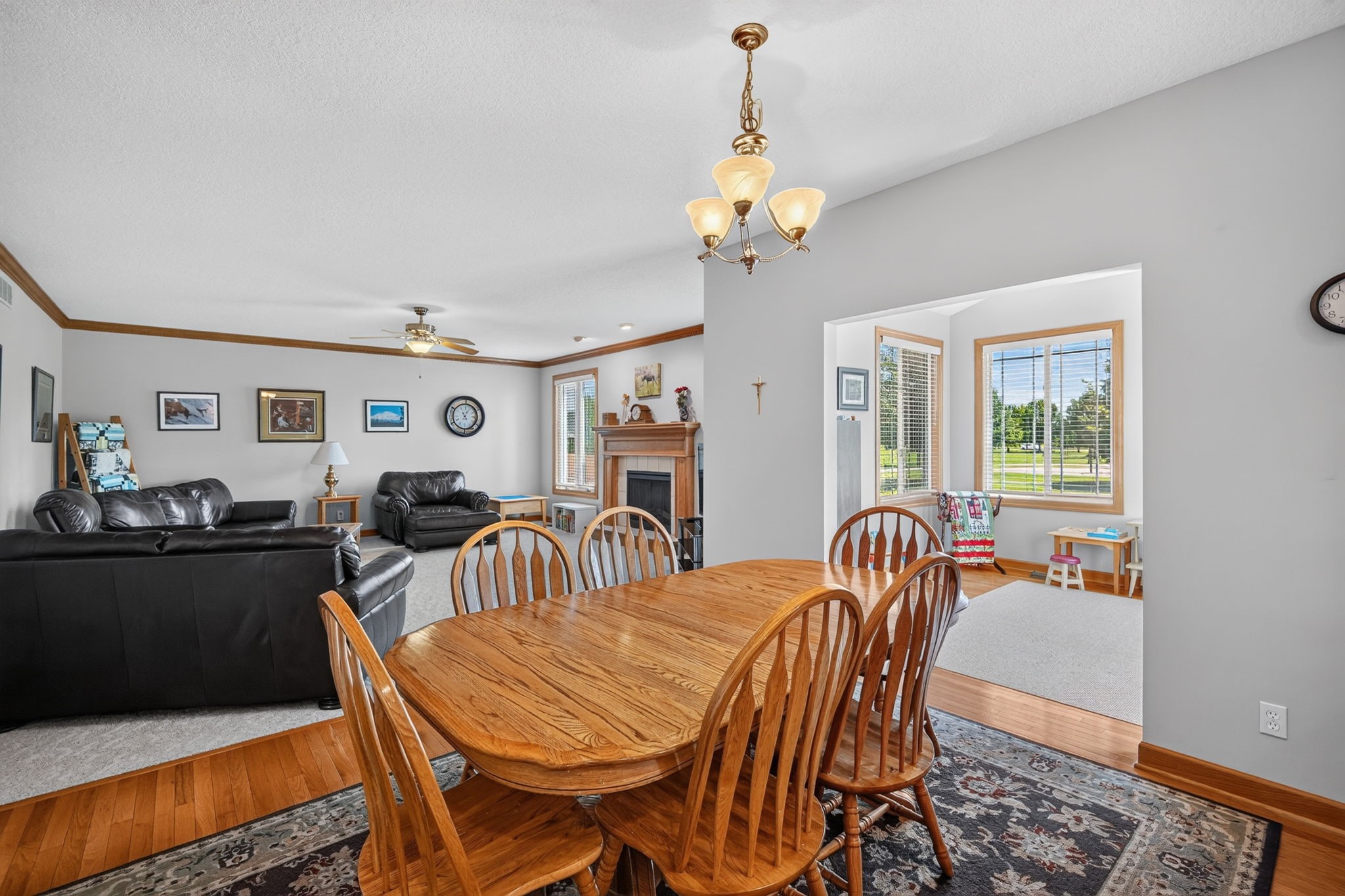 2215 SW WOODLAND Drive
