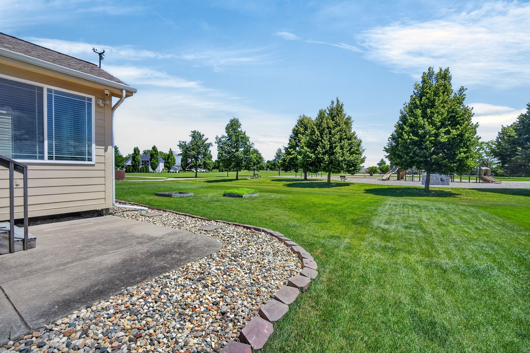 2215 SW WOODLAND Drive