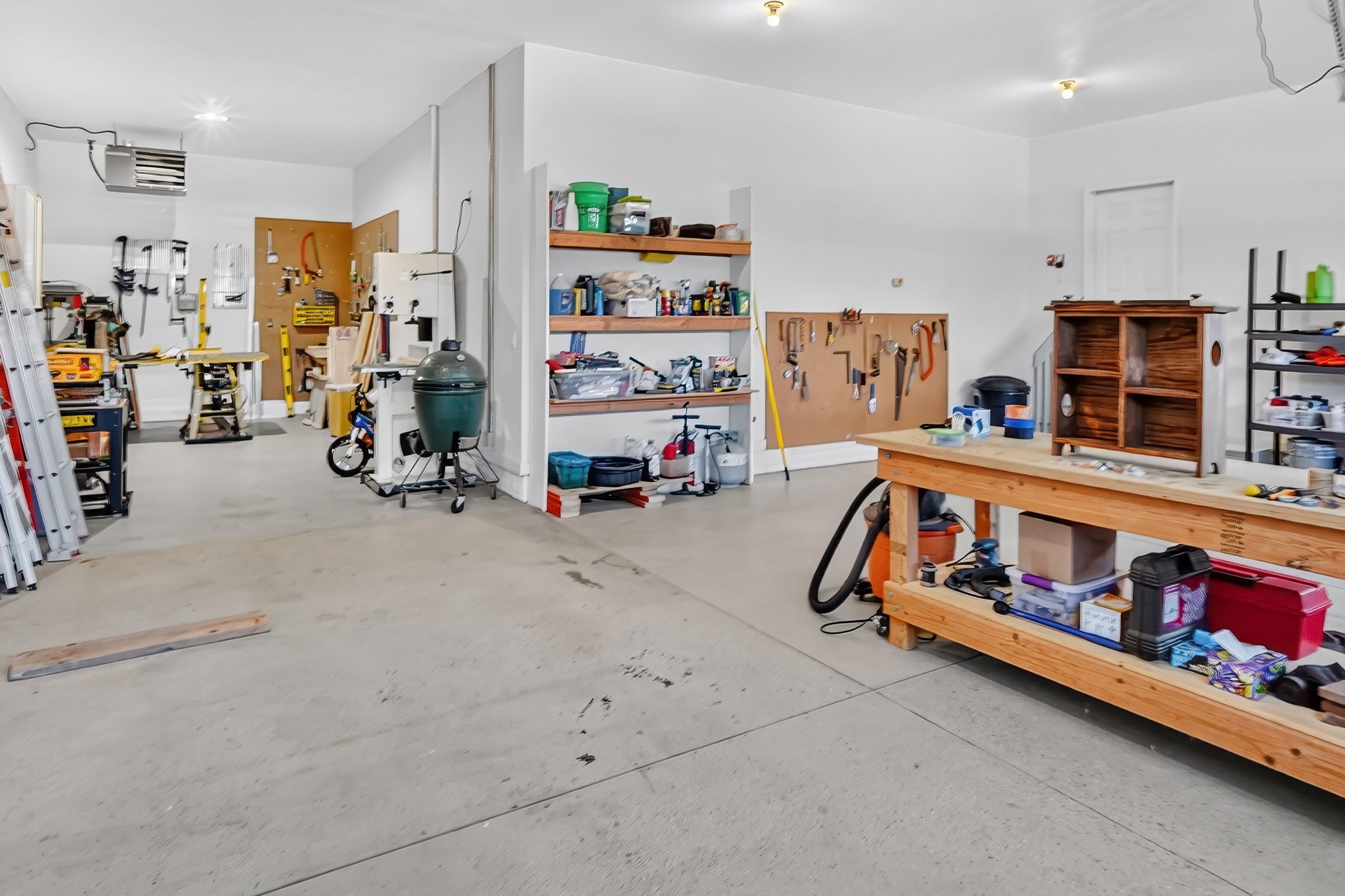 2215 SW WOODLAND Drive
