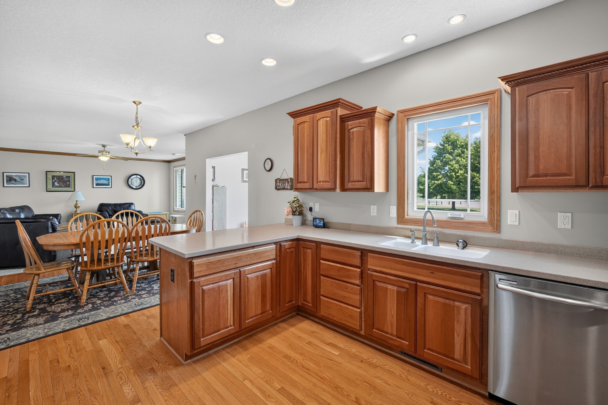 2215 SW WOODLAND Drive
