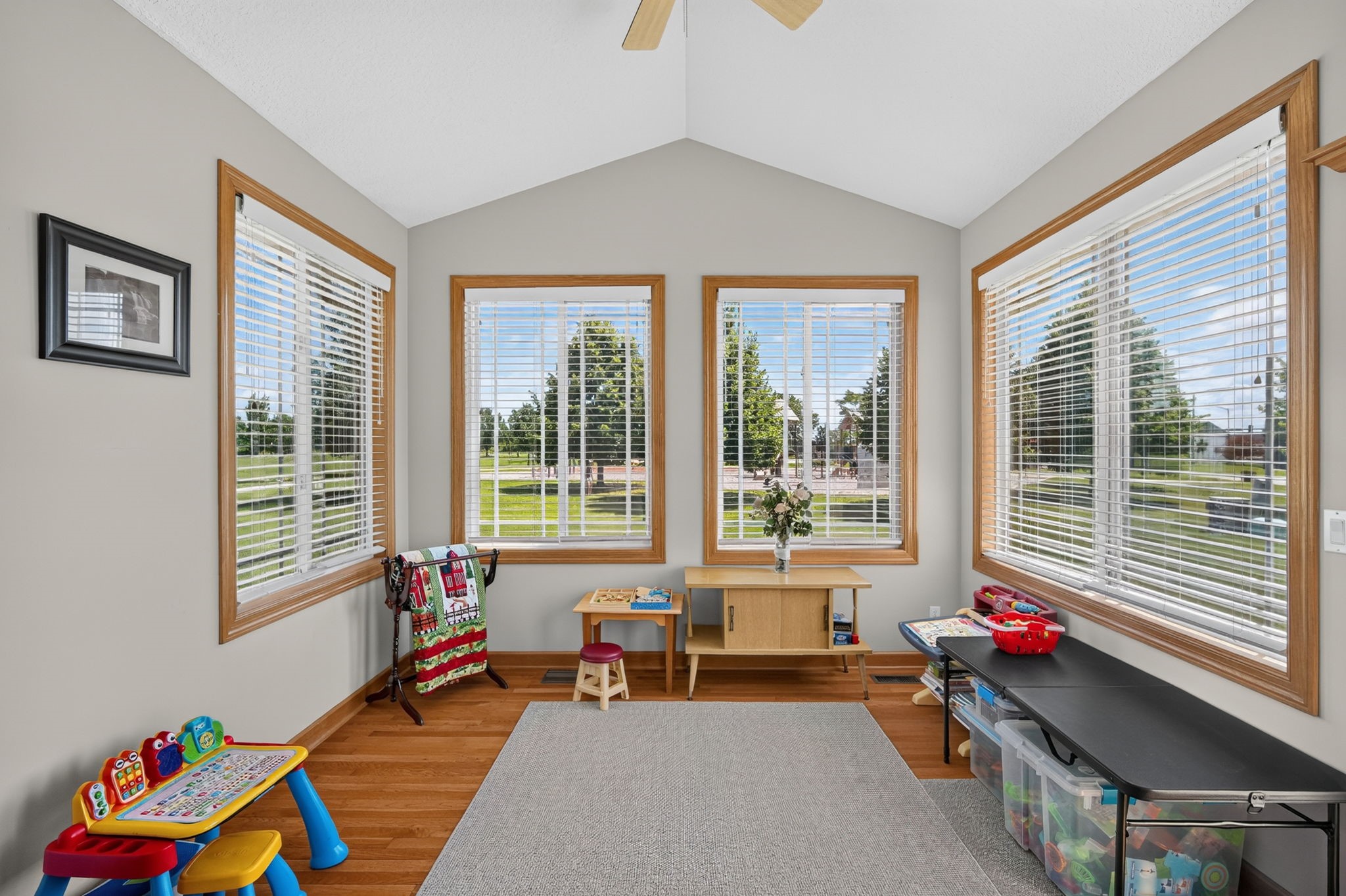 2215 SW WOODLAND Drive