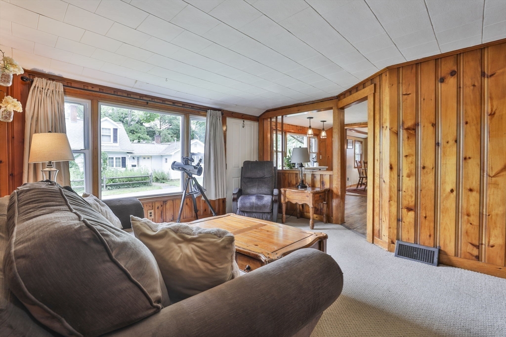 206 Snake Hill Rd