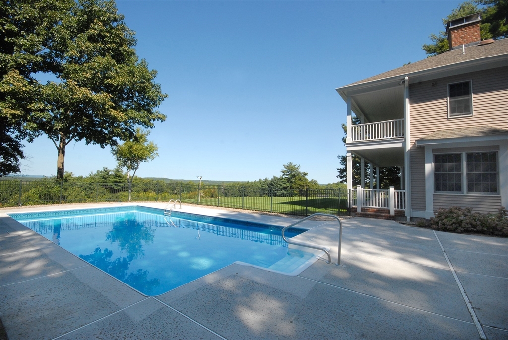 45 Kettle Hole Rd